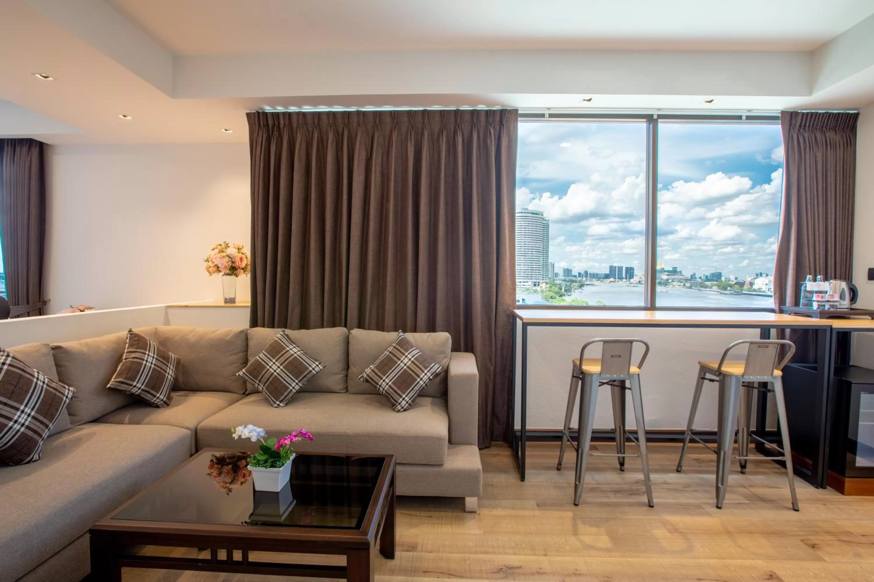 Living room in The Royal River Hotel