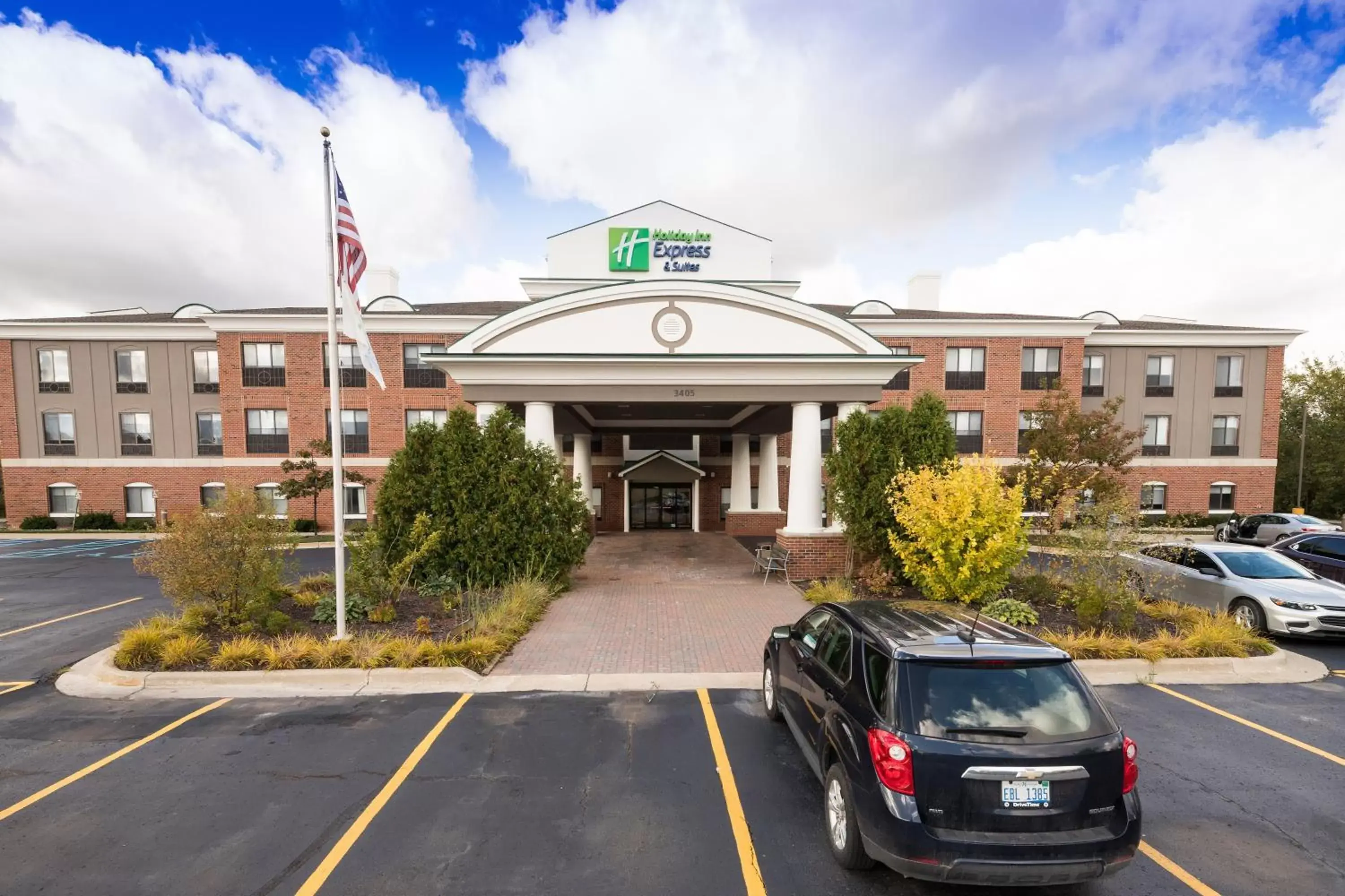 Property Building in Holiday Inn Express Hotel & Suites Grand Blanc, an IHG Hotel