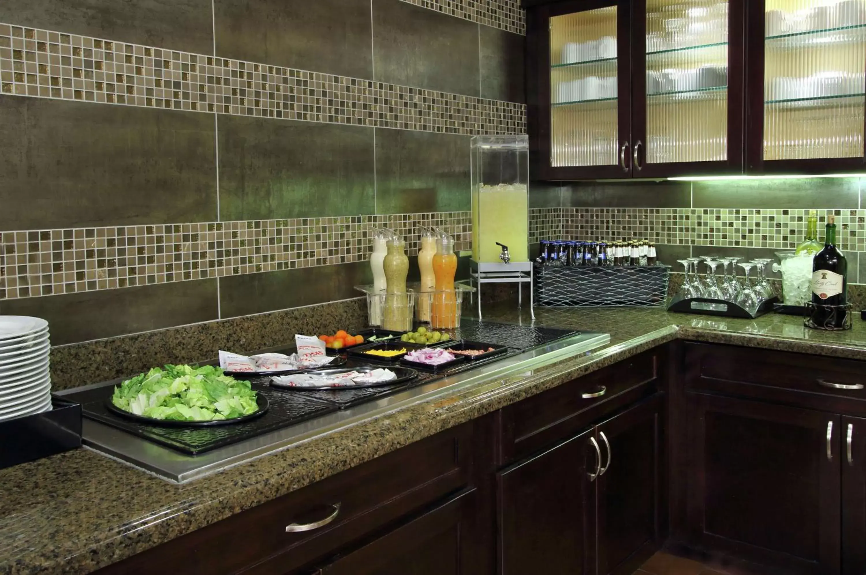 Dining area, Kitchen/Kitchenette in Homewood Suites Beaumont