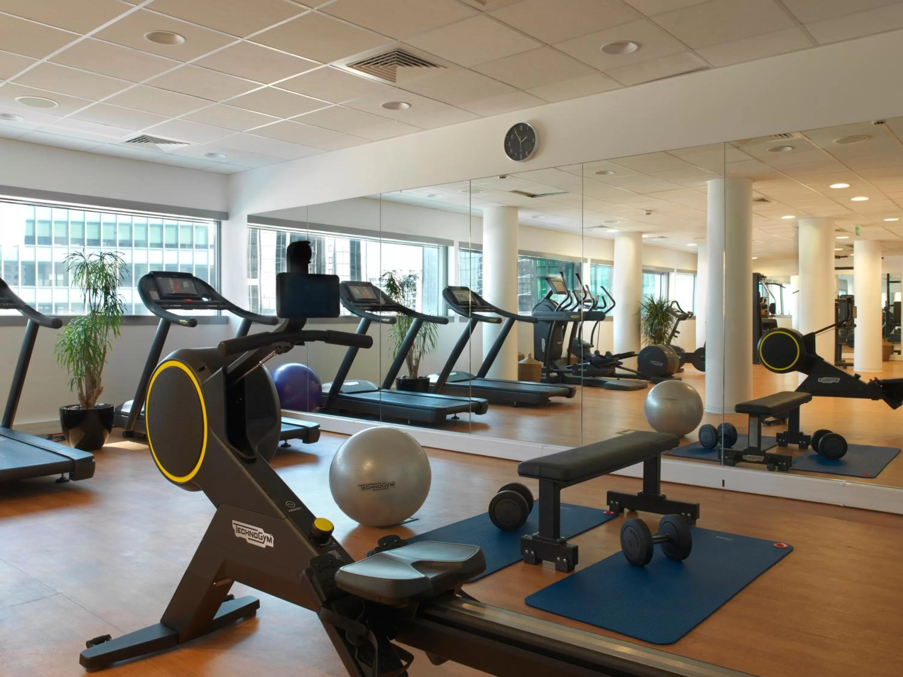 Fitness centre/facilities in Melia Paris La Defense