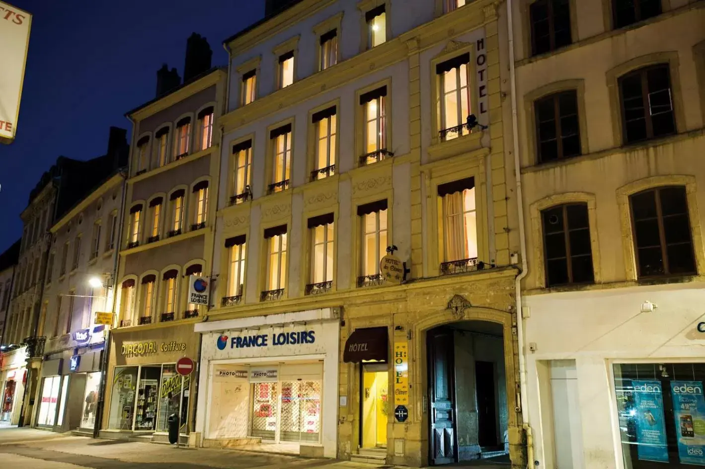 Facade/entrance, Property Building in Logis-Hôtel des Oliviers