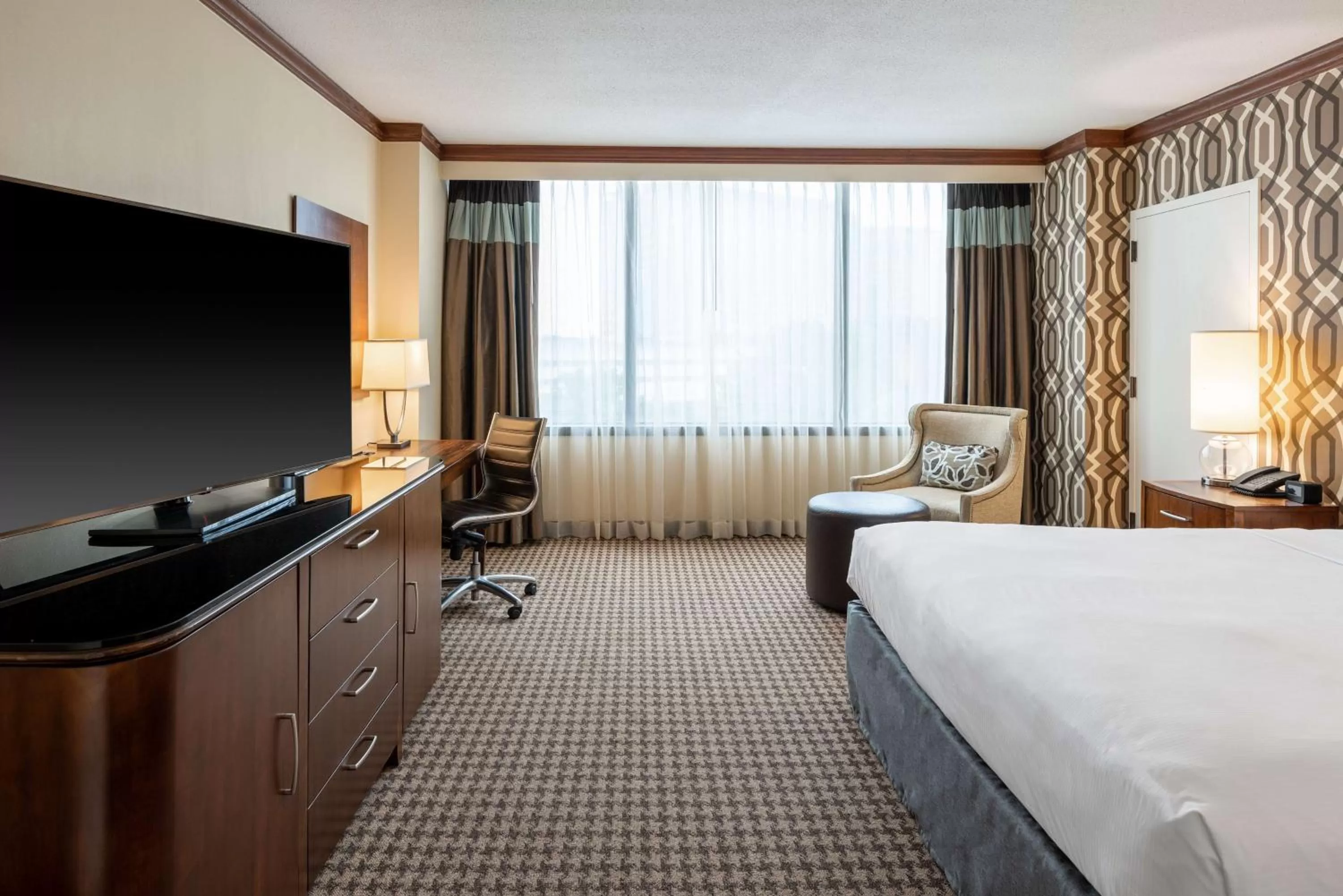 Bedroom, Bed in Hilton Alexandria Mark Center