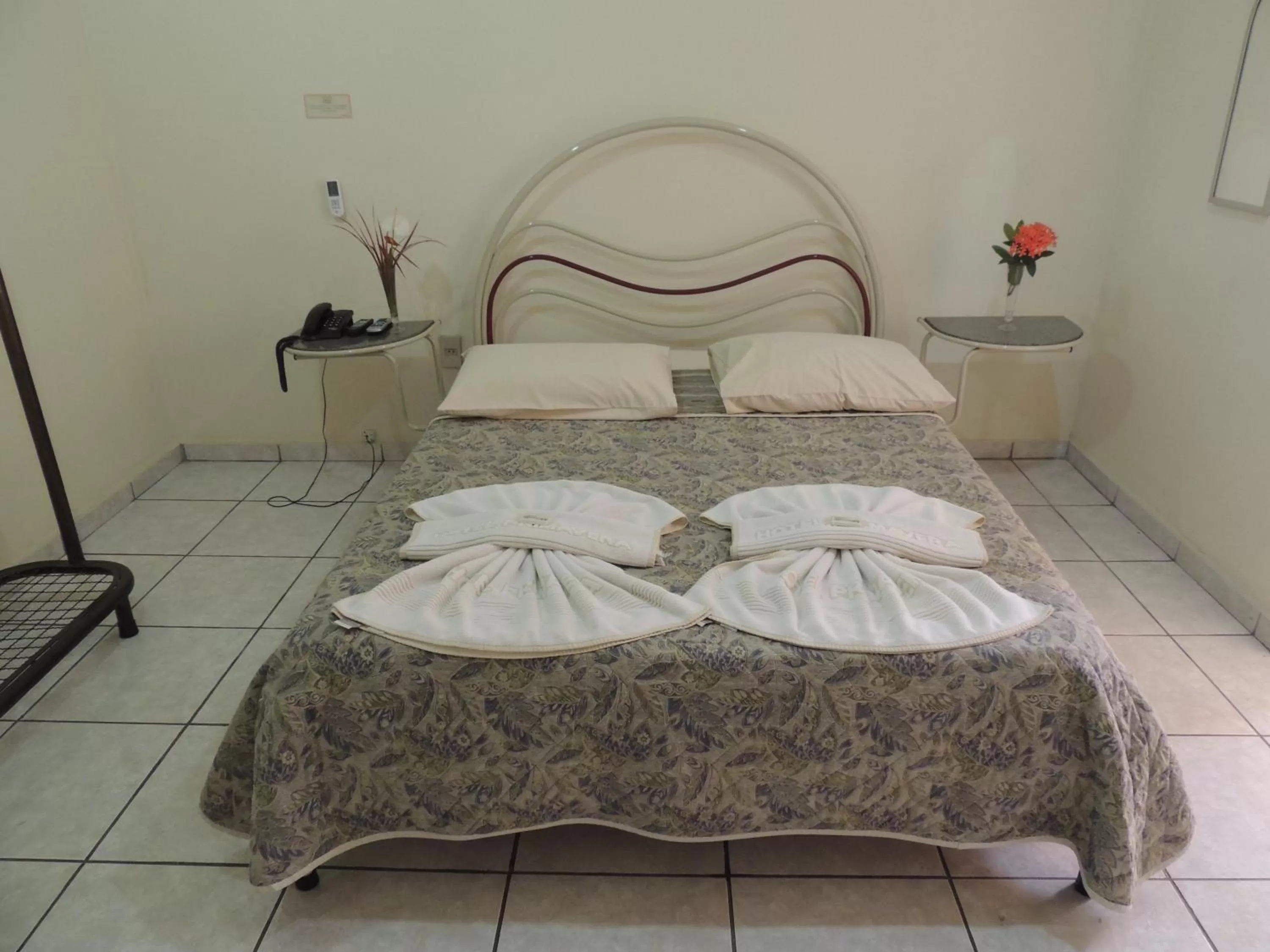 Budget Twin Room in Hotel Primavera Betim