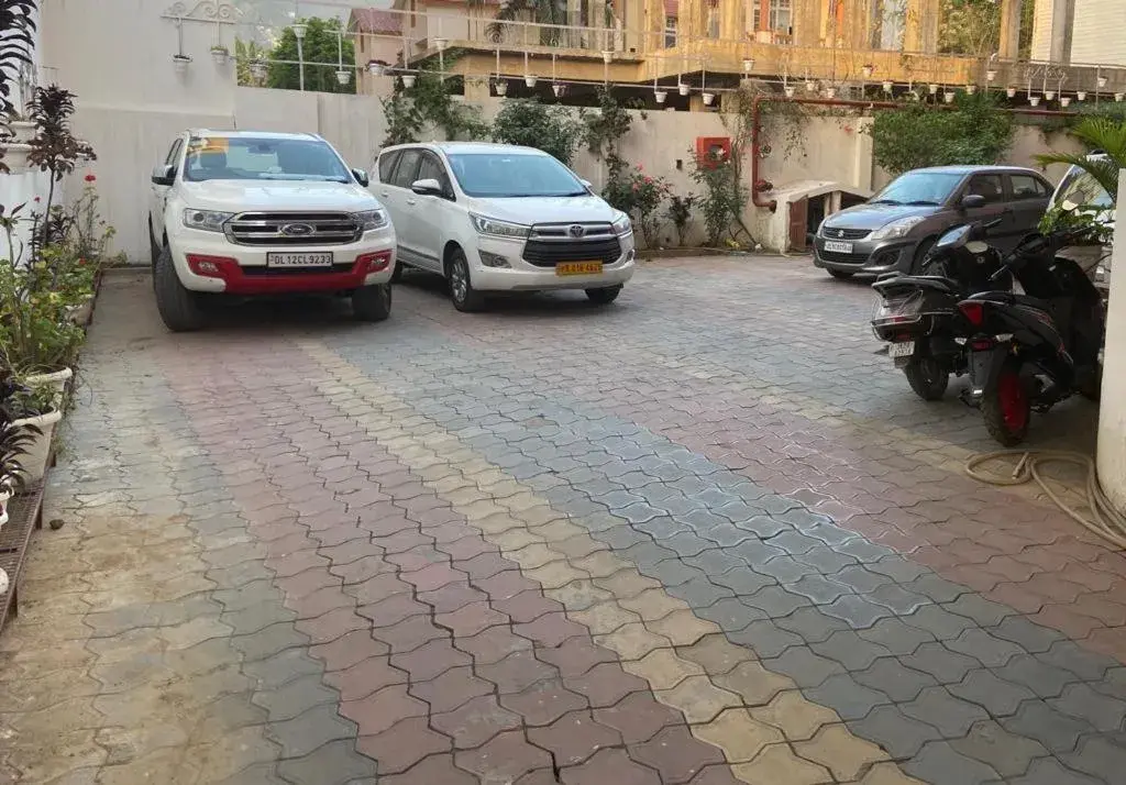 Parking in Hotel Rama Trident