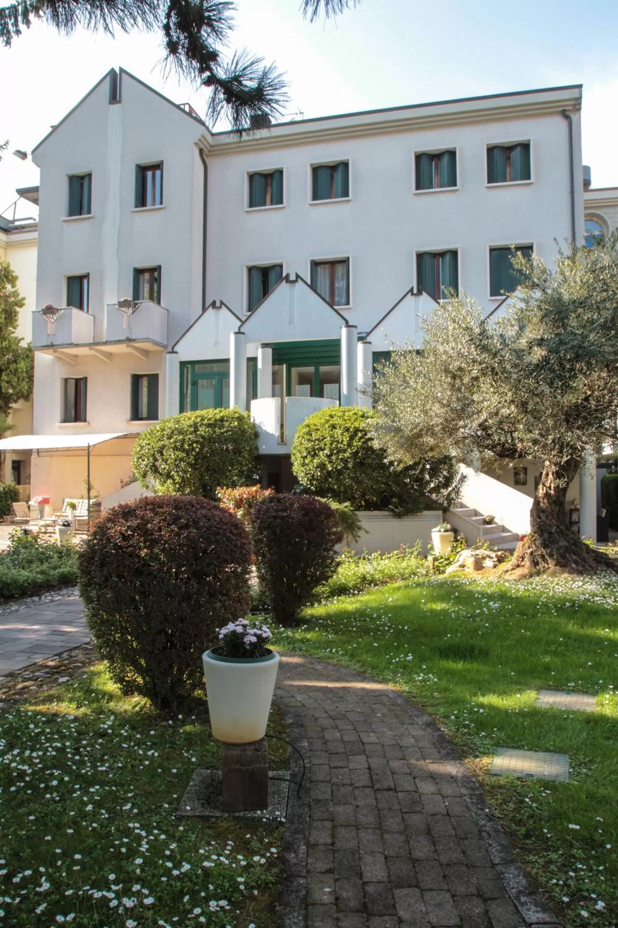 Facade/entrance in Park Hotel Ai Pini & Restaurant Ai Pini