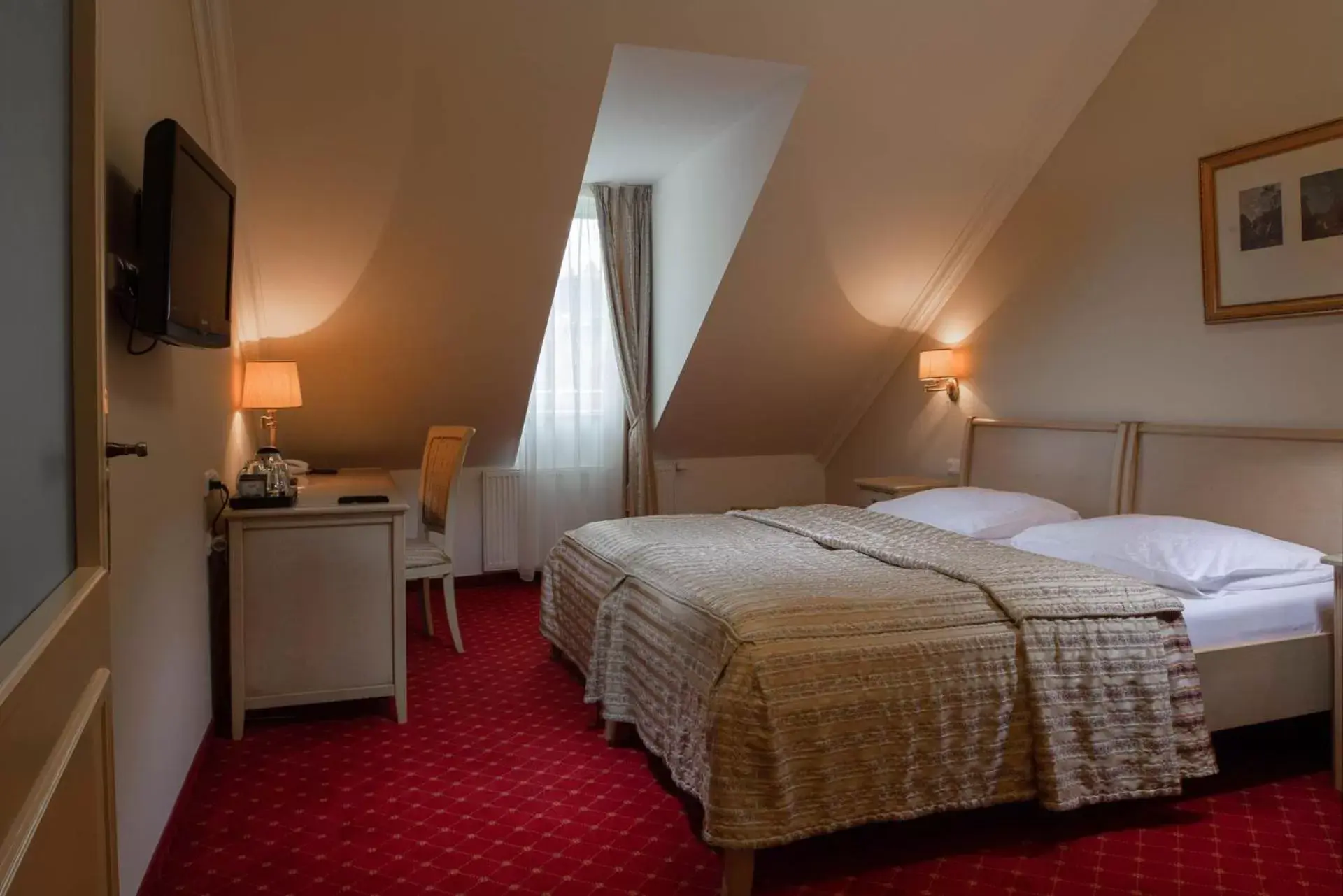Economy Double or Twin Room with Wellness and Swimming Pool Access in Spa Hotel Schlosspark Economy Double or Twin Room with Wellness and Swimming Pool Access in Spa Hotel Schlosspark