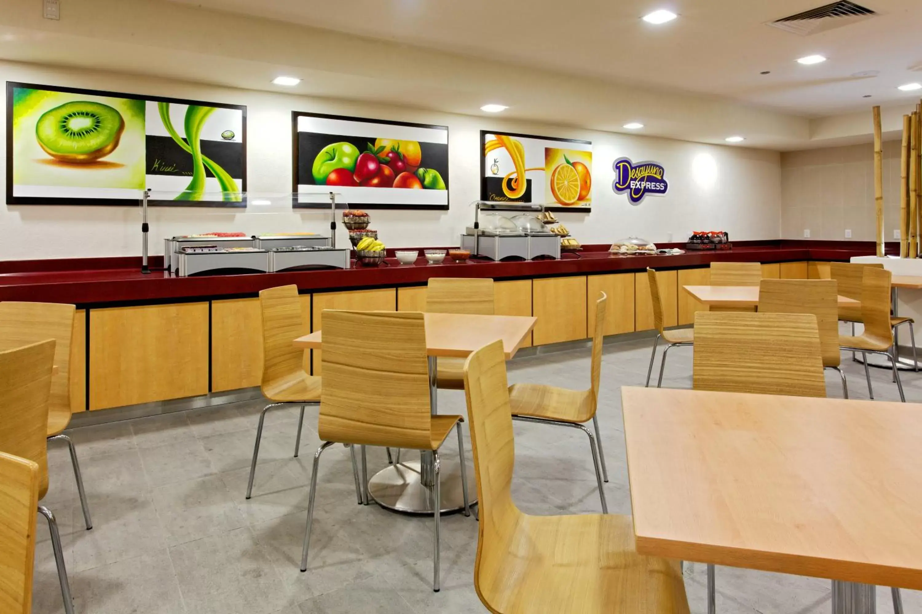 Breakfast, Restaurant/Places to Eat in Holiday Inn Express Guadalajara Expo, an IHG Hotel