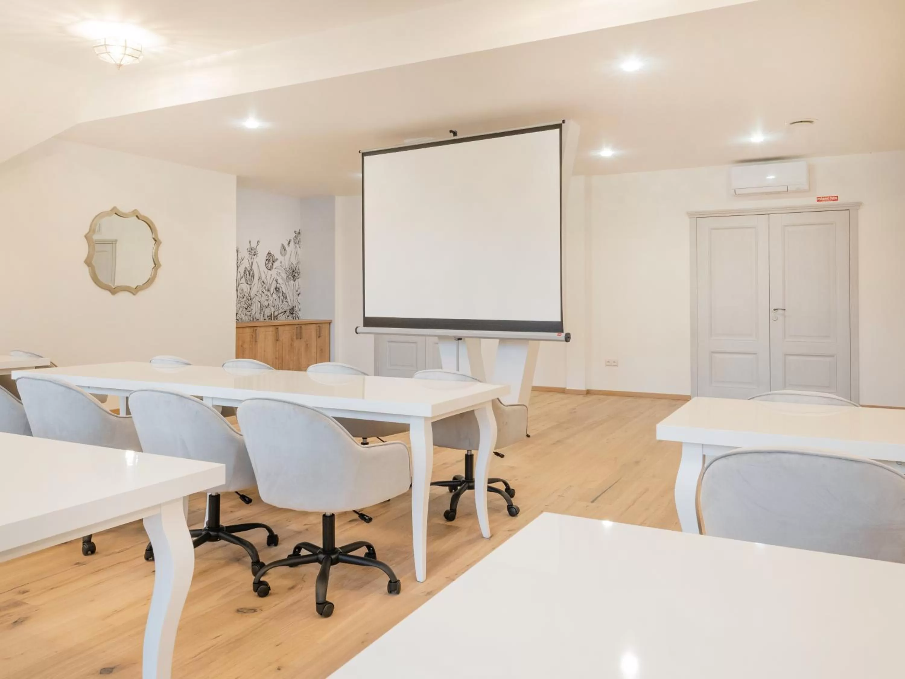 TV and multimedia in Arkady Hof Hotel