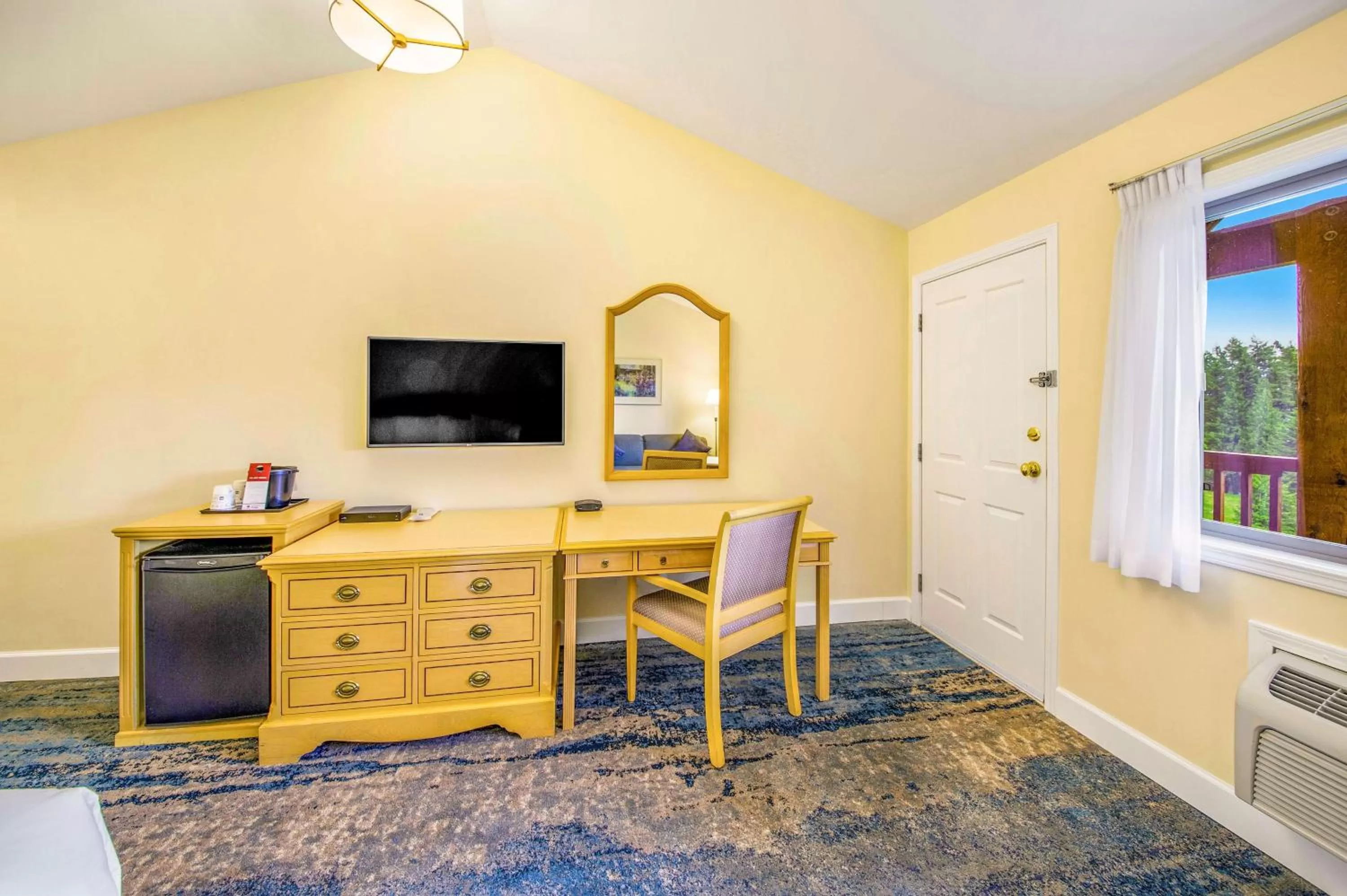 Bedroom in Kootenay Lakeview Resort BW Signature Collection
