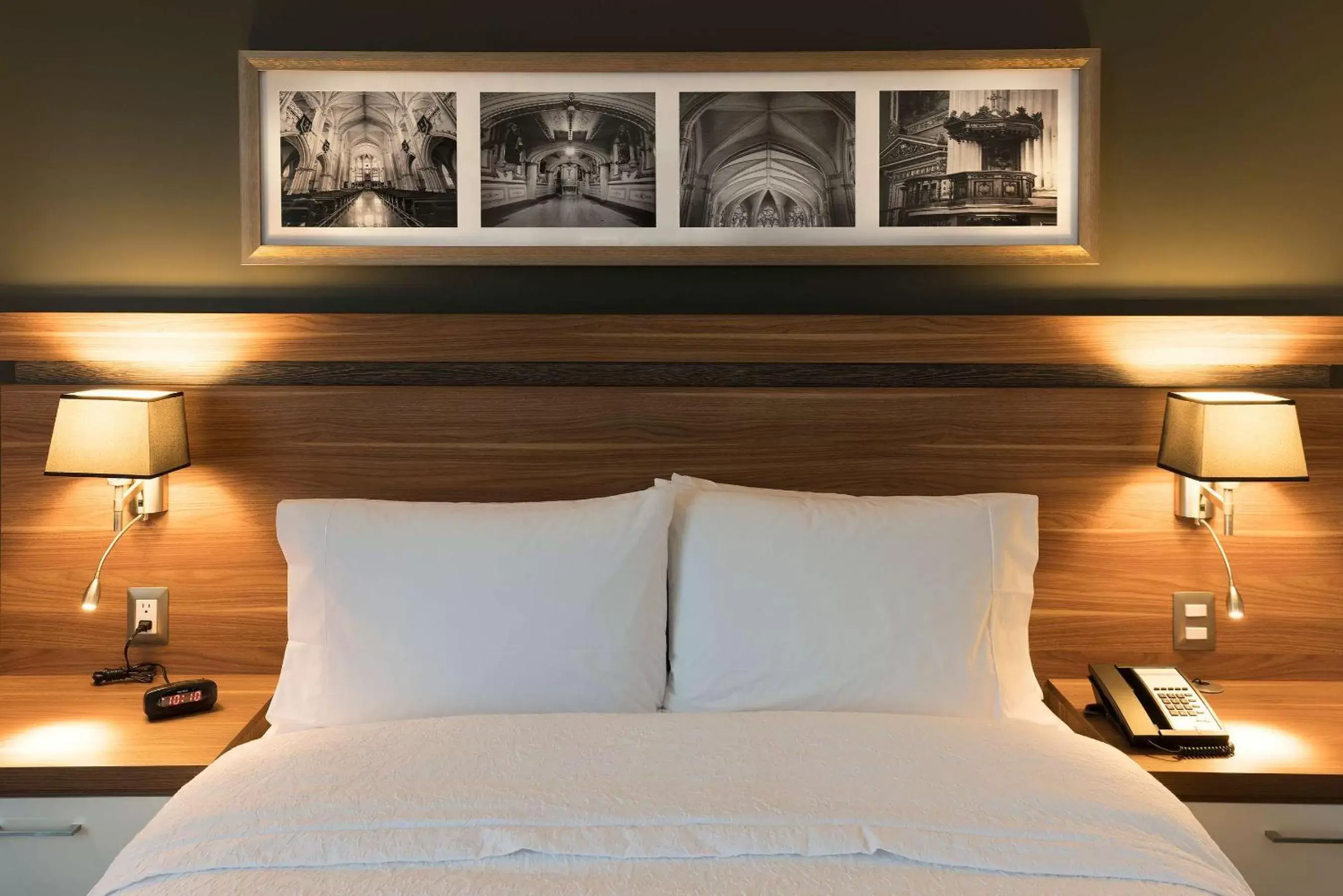 Queen Room - Mobility/Hearing Accessible in Hampton Inn by Hilton Leon Queen Room - Mobility/Hearing Accessible in Hampton Inn by Hilton Leon