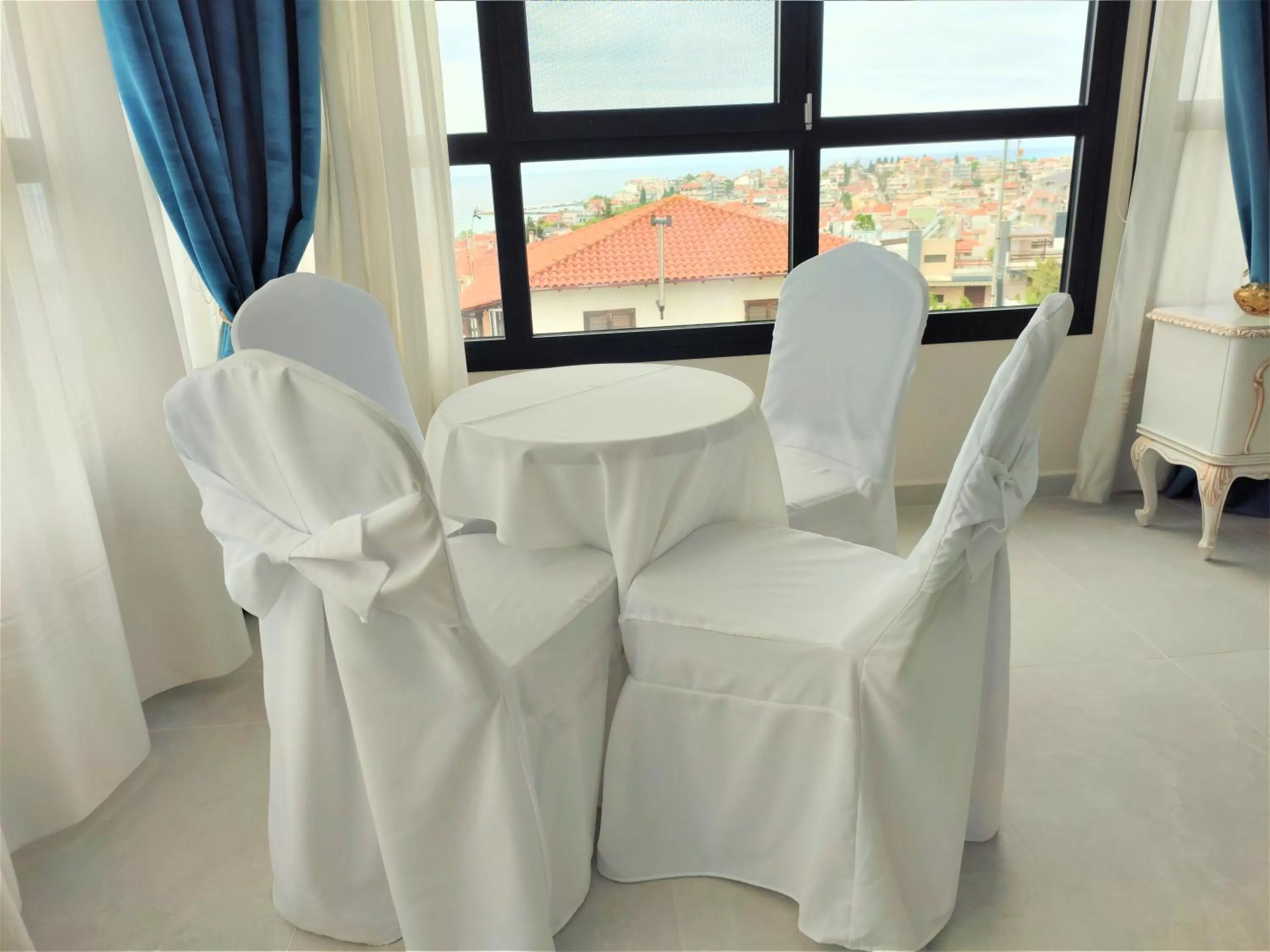 Photo of the whole room in Light Blue Hotel