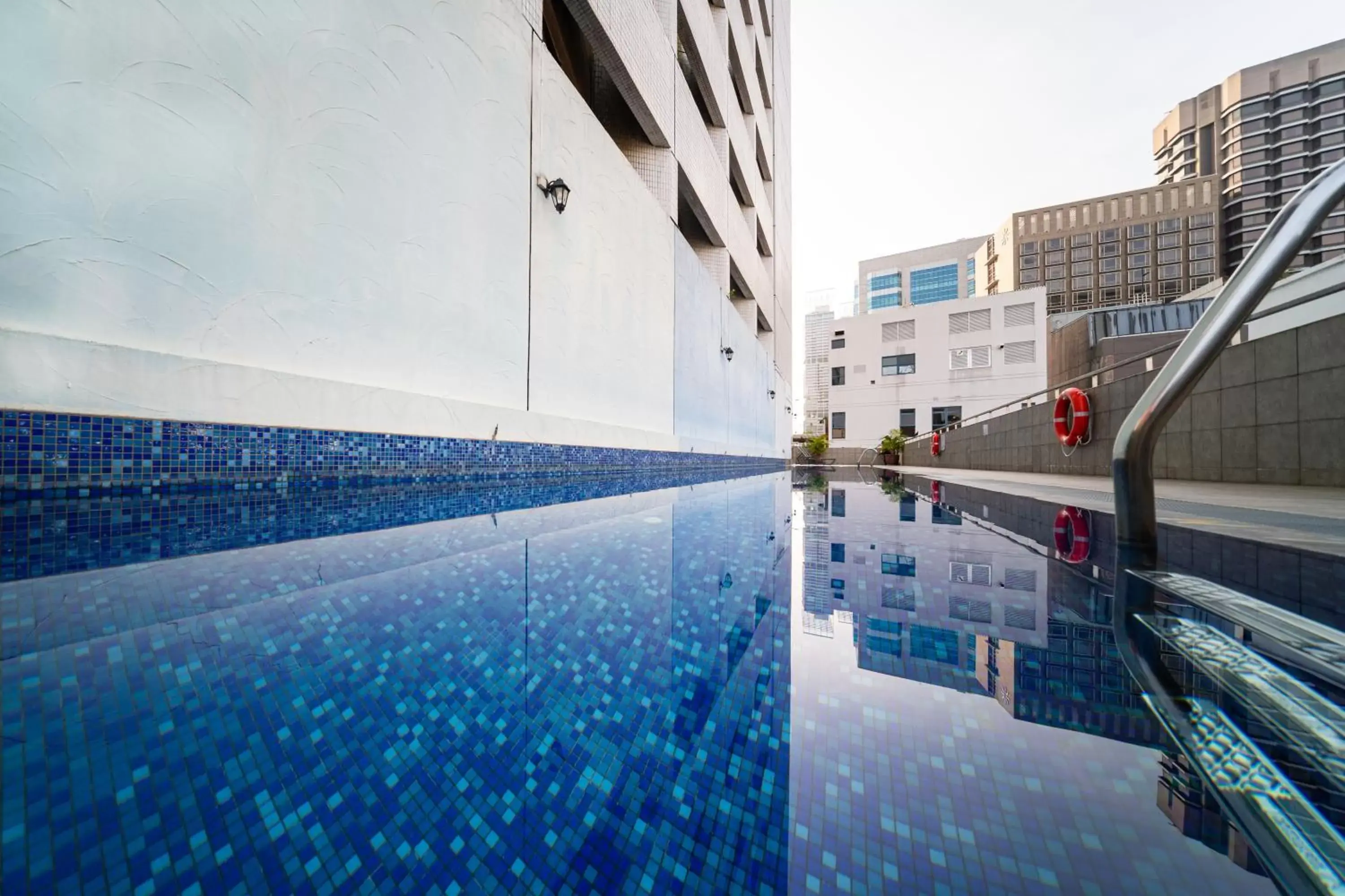 Swimming Pool in Hotel Royal at Queens