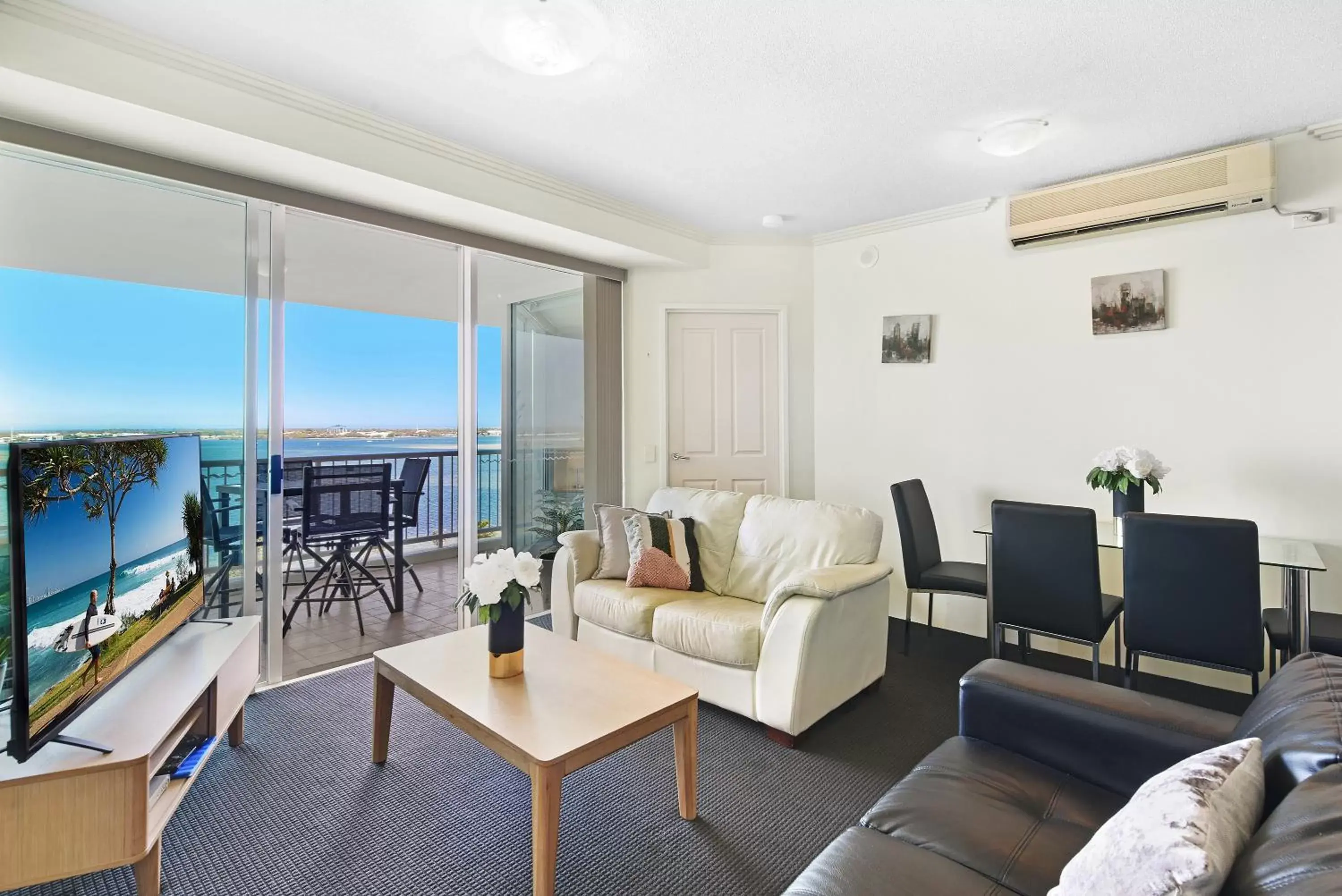 Living room, Seating Area in Crystal Bay On The Broadwater