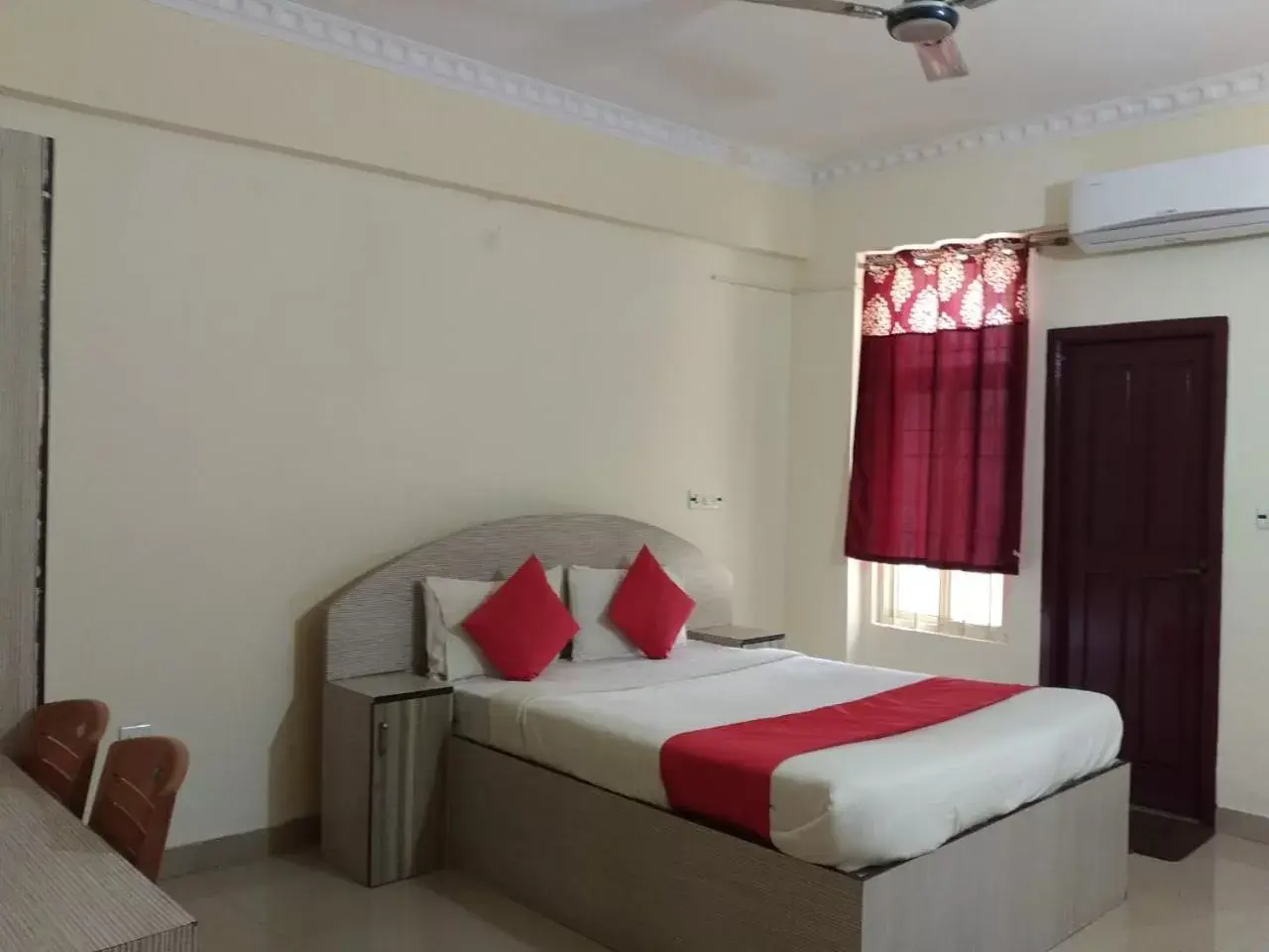 Bedroom, Bed in STAYMAKER Srinivasa Residency