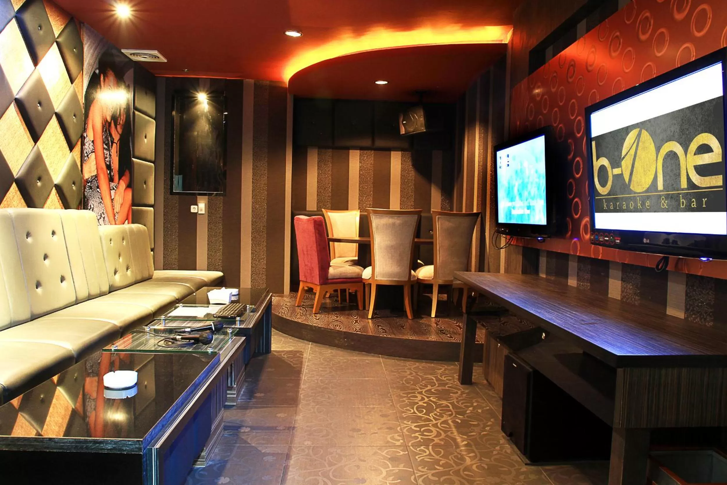 Lounge or bar in Swiss-Belhotel Maleosan Manado