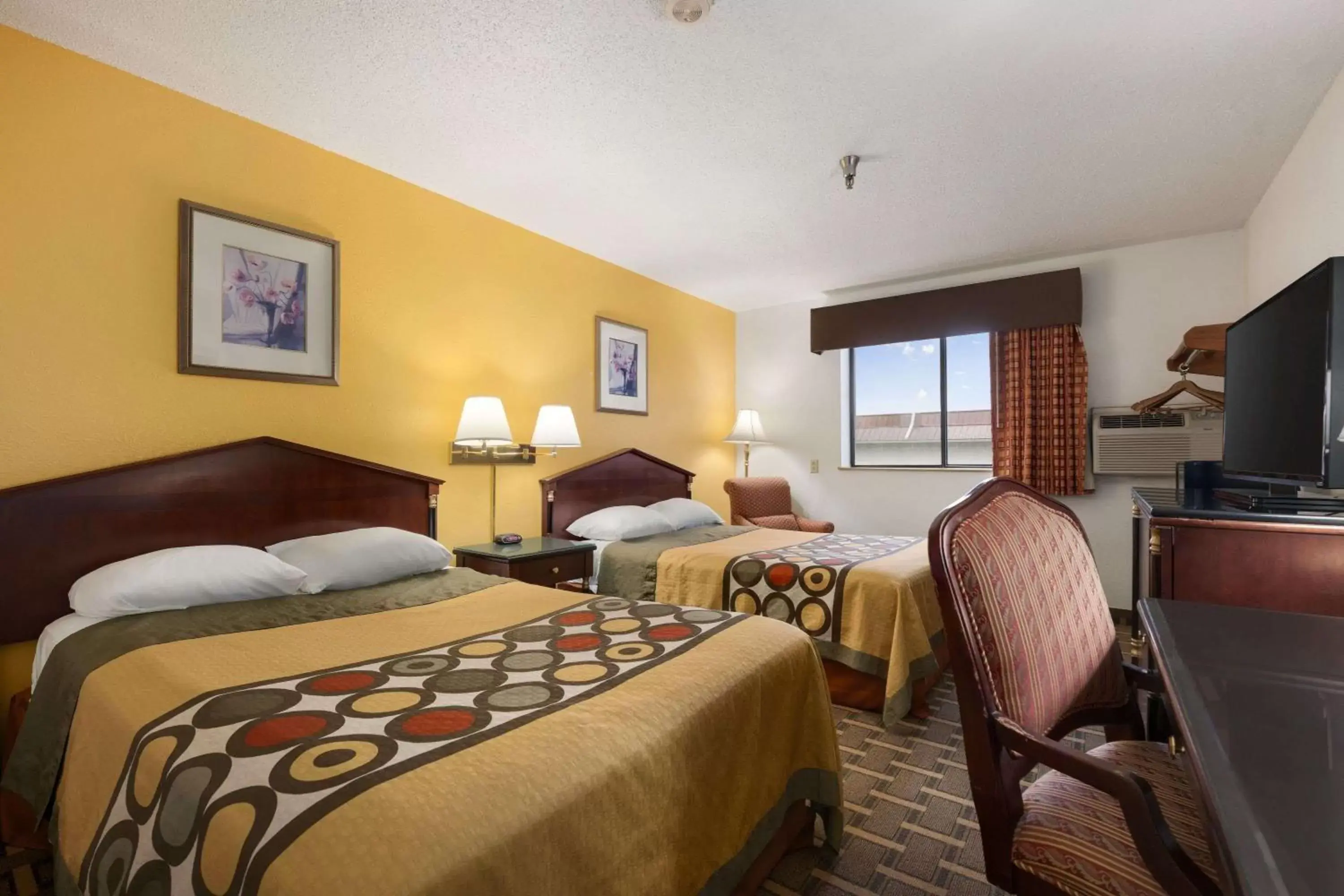 Photo of the whole room in Super 8 by Wyndham Brookville