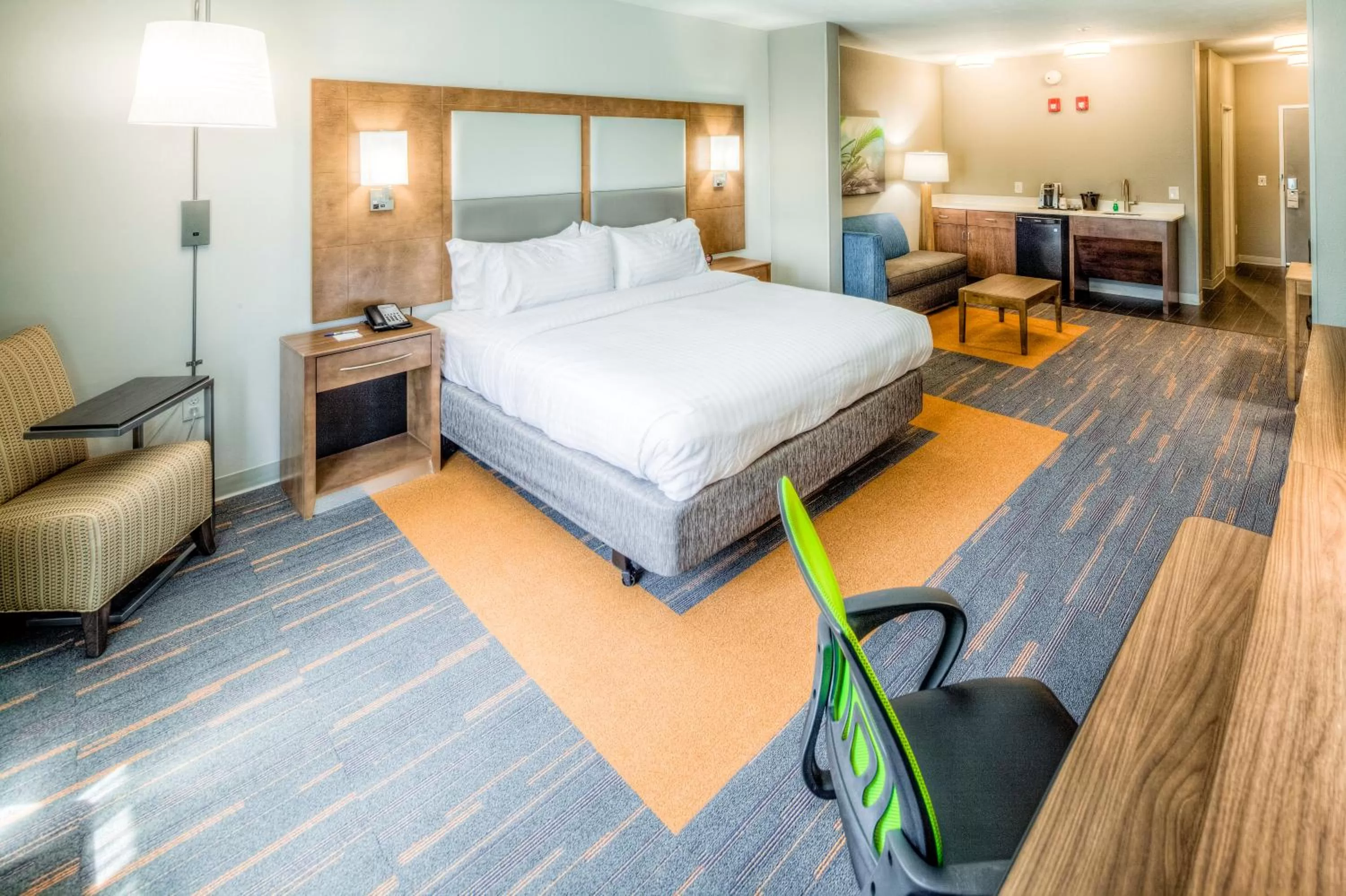 Bedroom, Bed in Holiday Inn Express & Suites Cleveland/Westlake by IHG