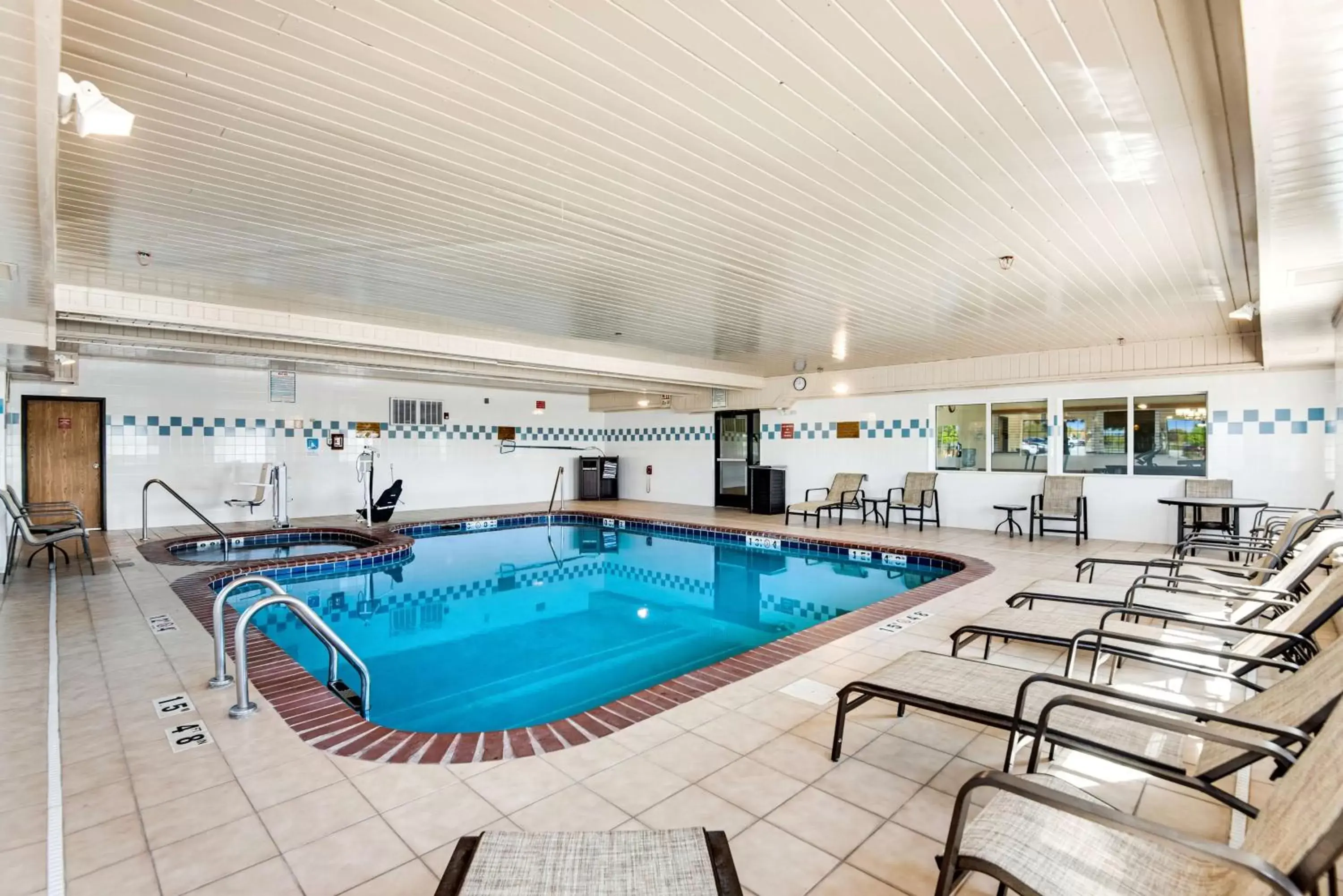 Activities, Swimming Pool in Best Western Firestone Inn & Suites