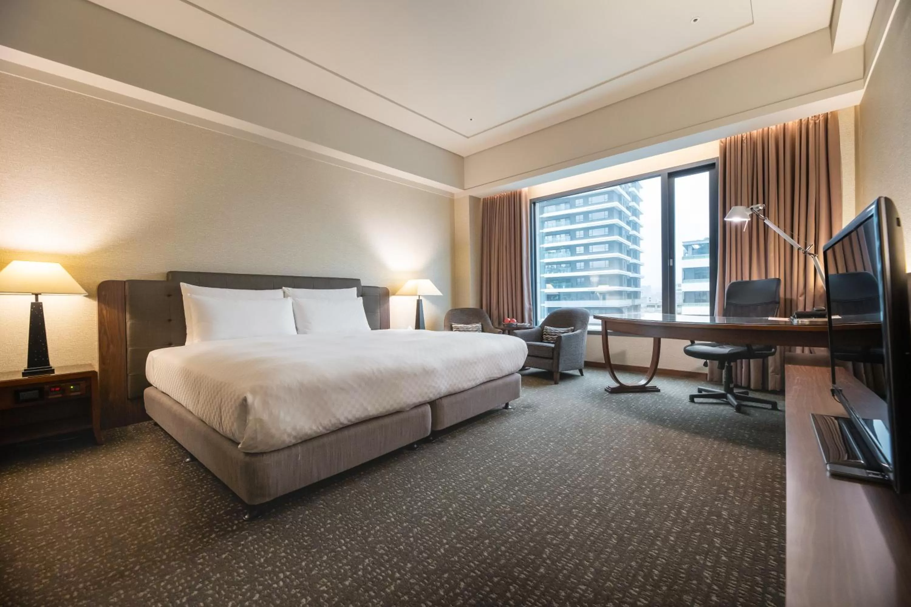 Photo of the whole room, Bed in Miramar Garden Taipei