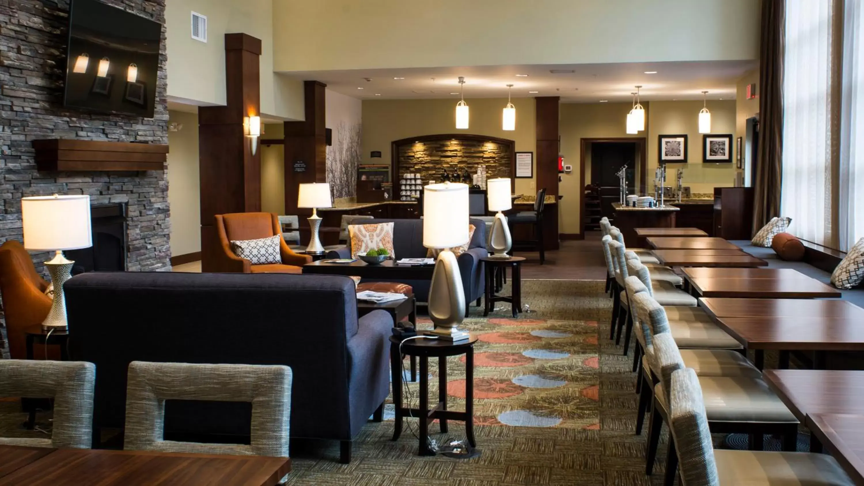 Breakfast, Lounge/Bar in Staybridge Suites Lexington, an IHG Hotel