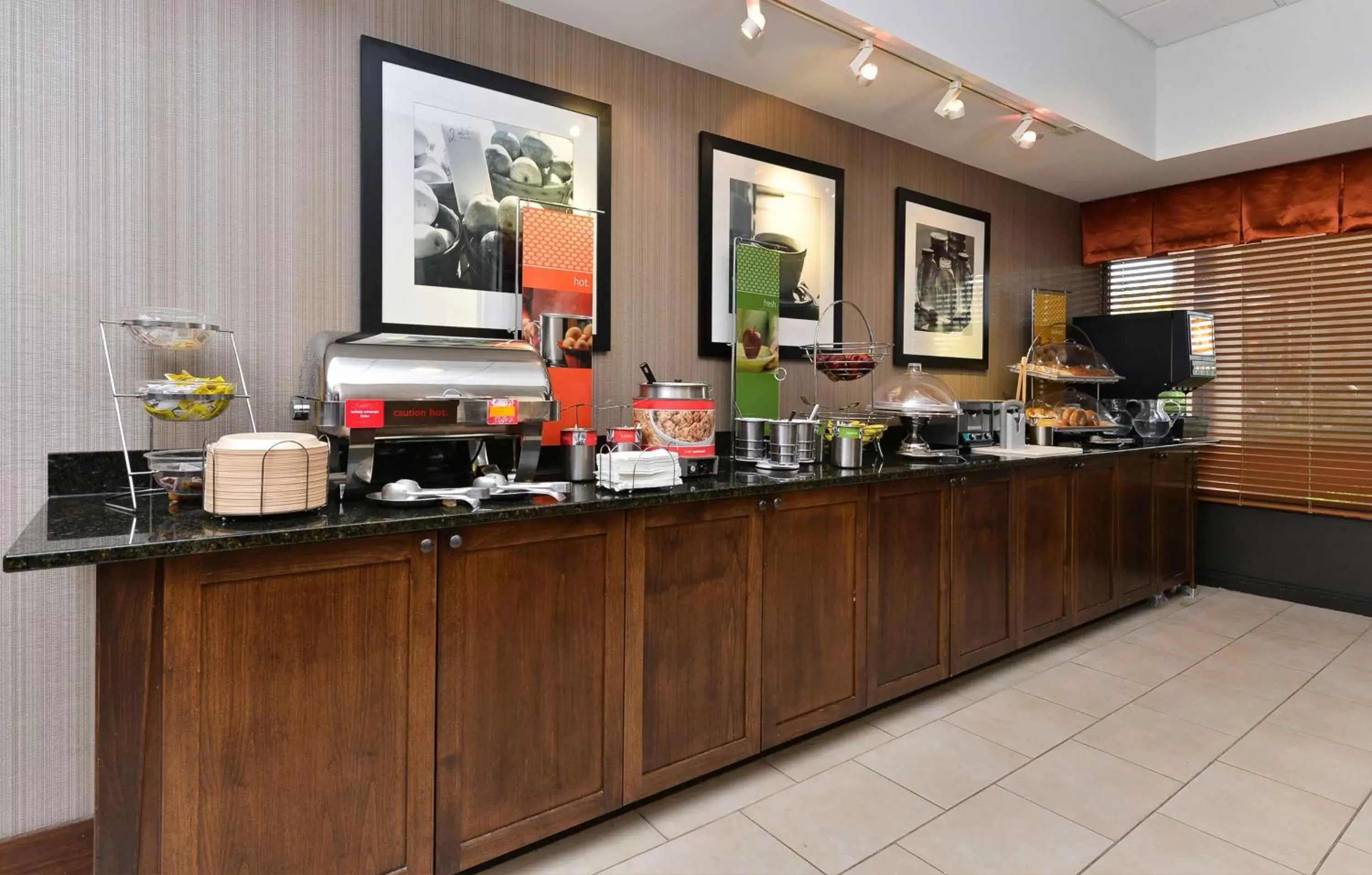 Dining area, Restaurant/Places to Eat in Hampton Inn Chicago-Carol Stream