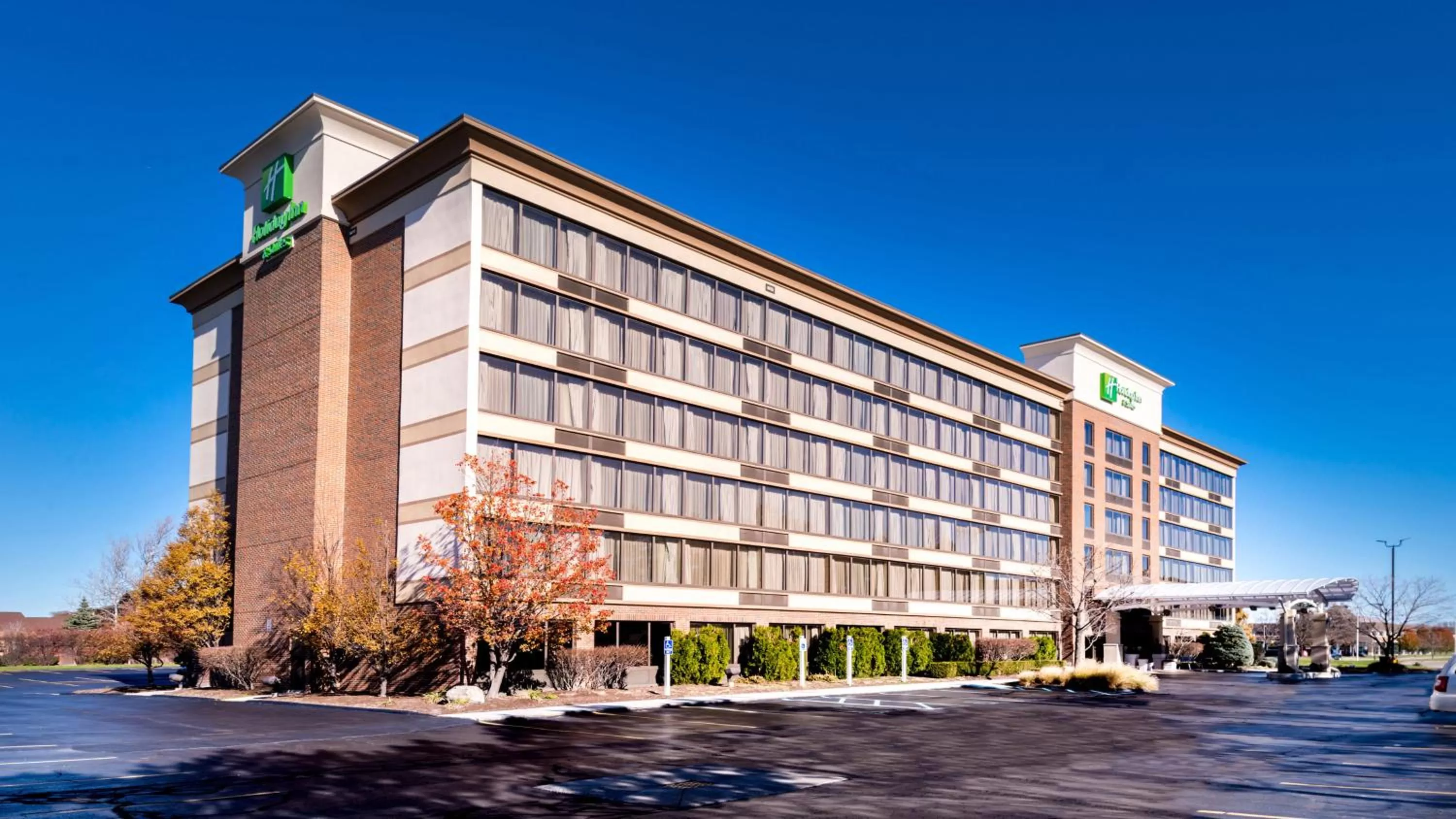 Property building in Holiday Inn Hotel & Suites Warren by IHG
