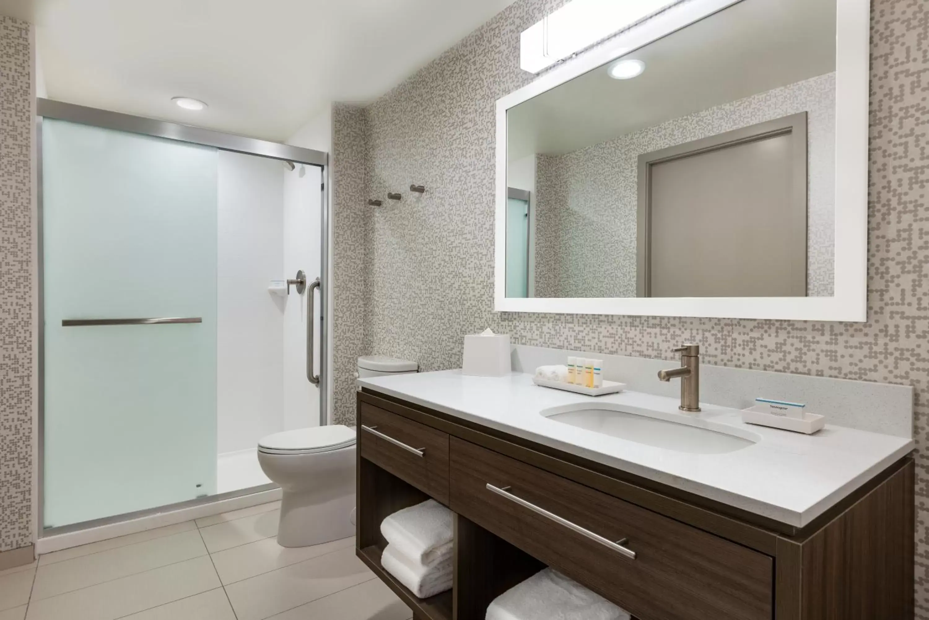 Bathroom in Home2 Suites By Hilton Quebec City