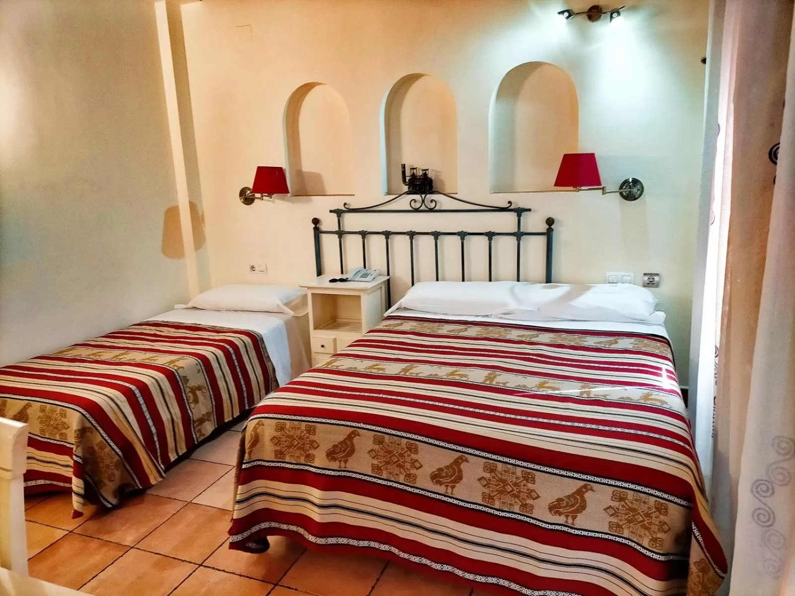 Bedroom, Bed in Abadía Hotel