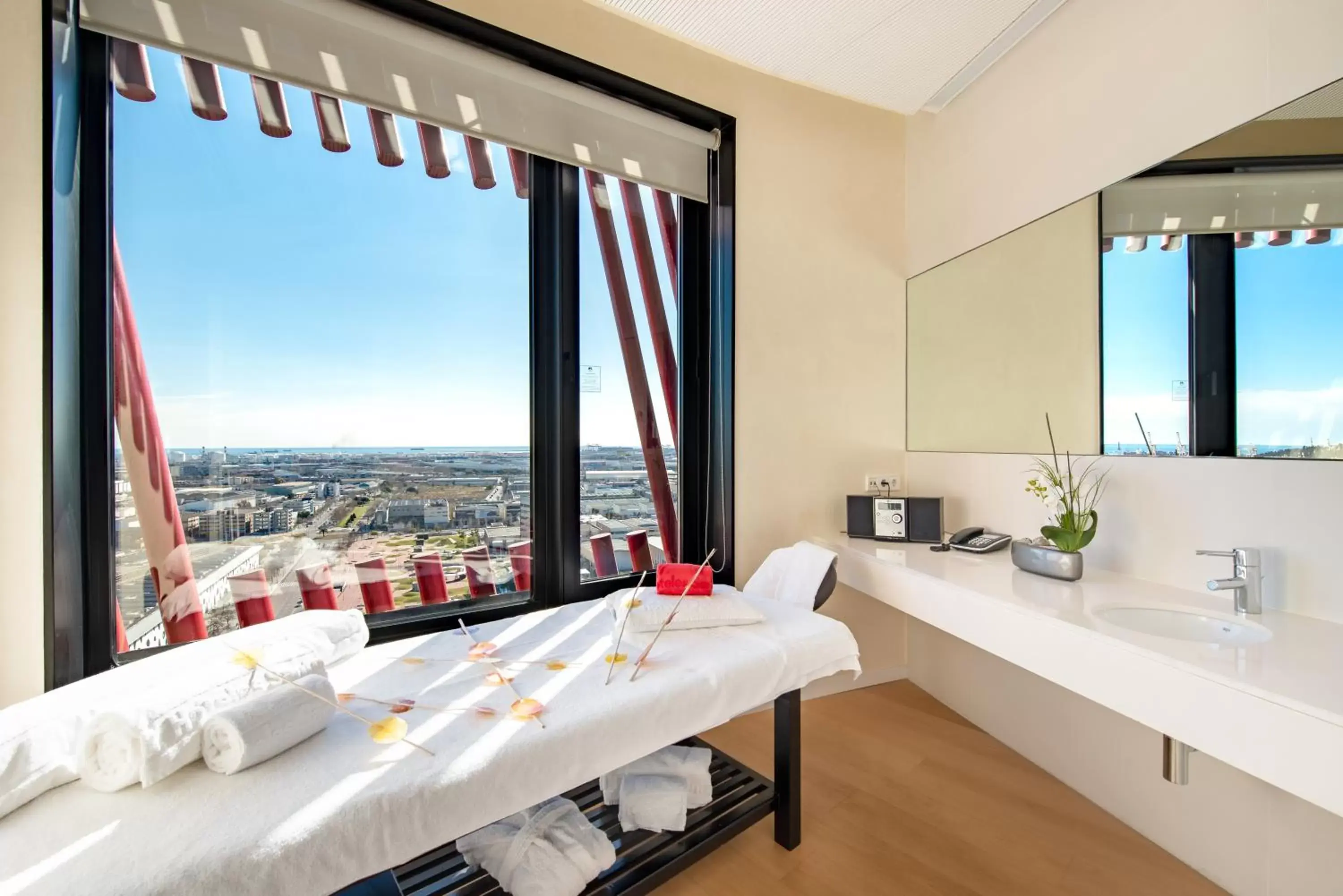 Massage, Bathroom in Hotel Porta Fira 4* Sup