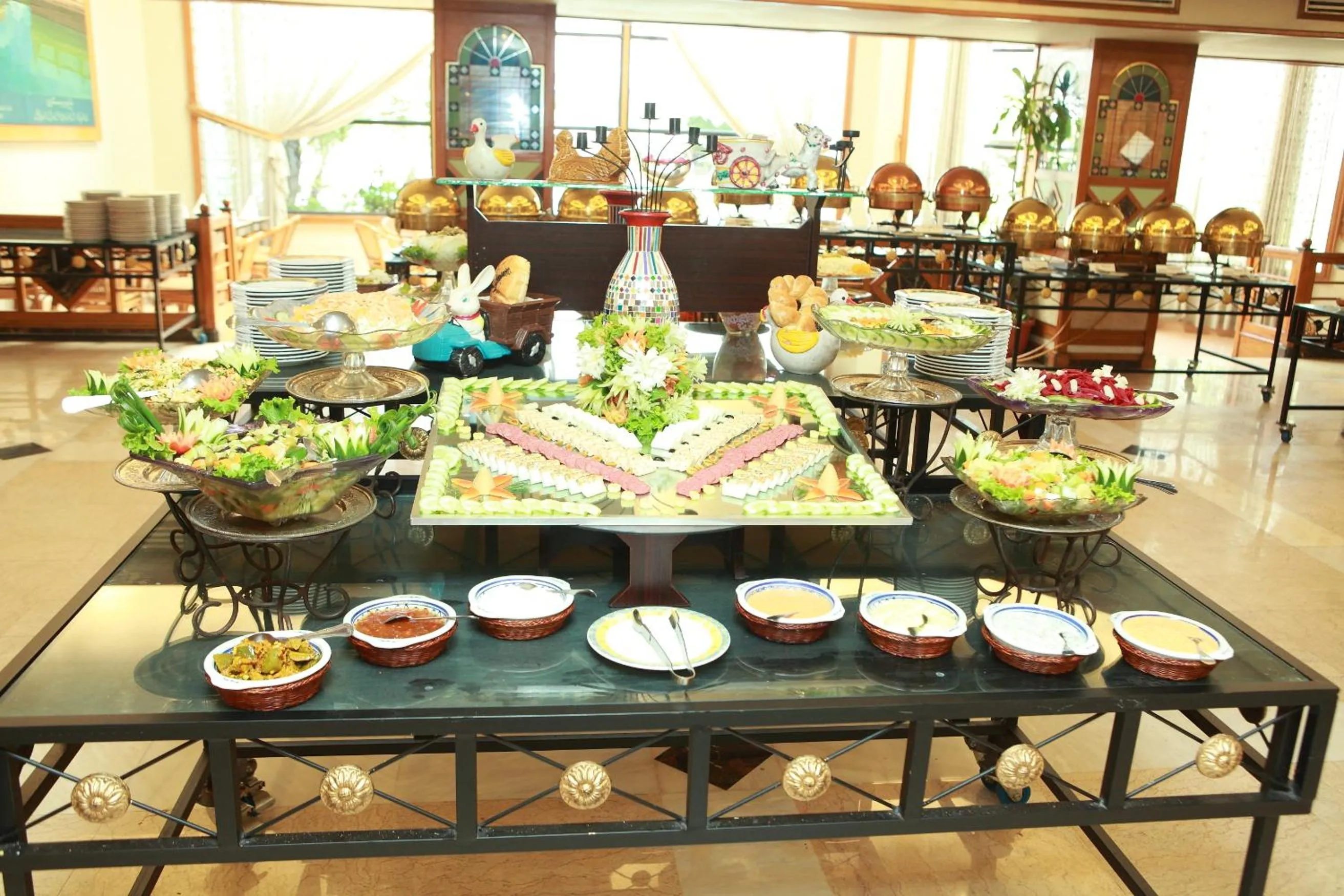 Restaurant/places to eat in Regent Plaza Hotel & Convention Center