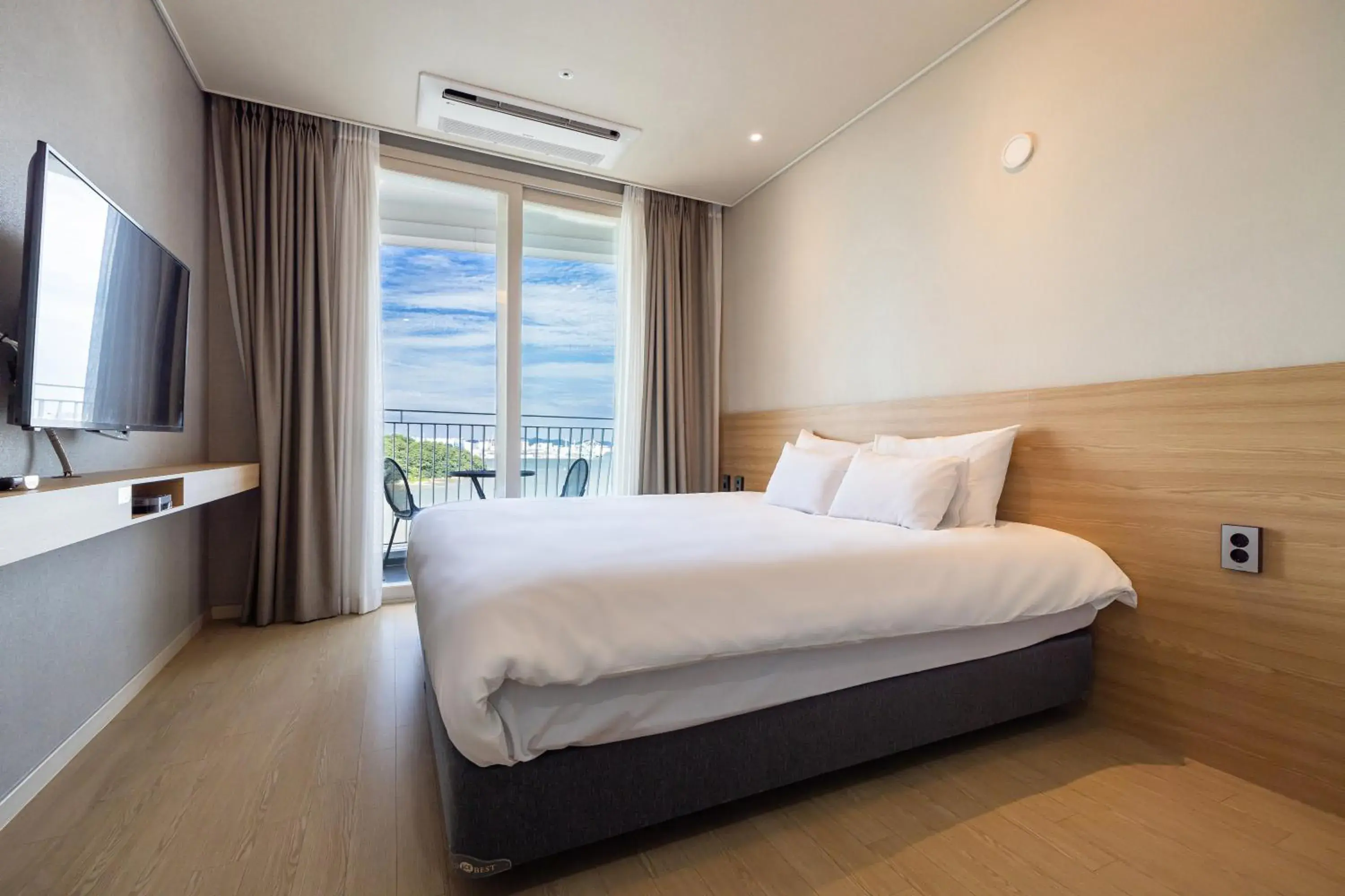 Deluxe King with Terrace (Ocean View) in Ocean Soleview Hotel Deluxe King with Terrace (Ocean View) in Ocean Soleview Hotel