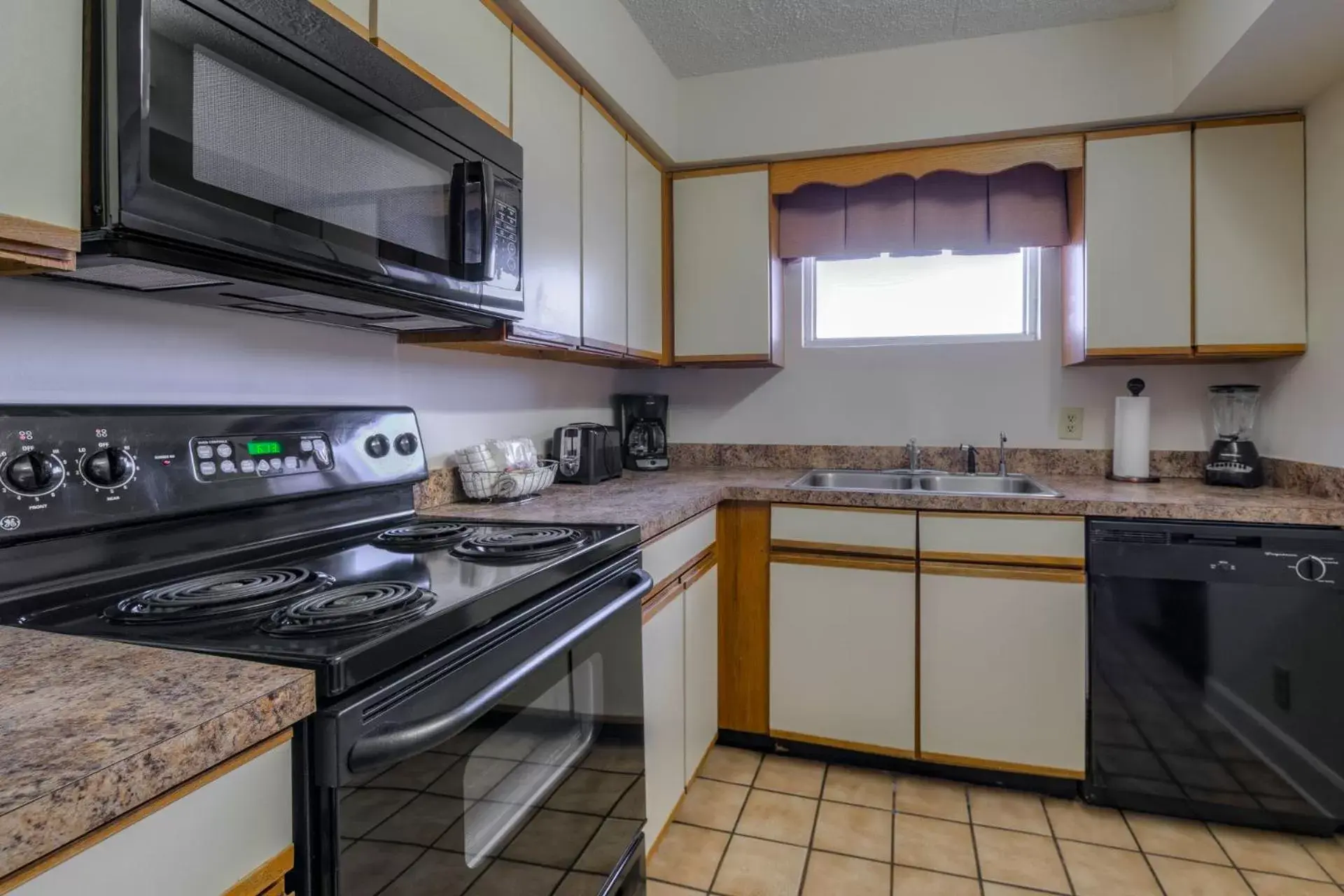 Kitchen/Kitchenette in Kingfisher Inn