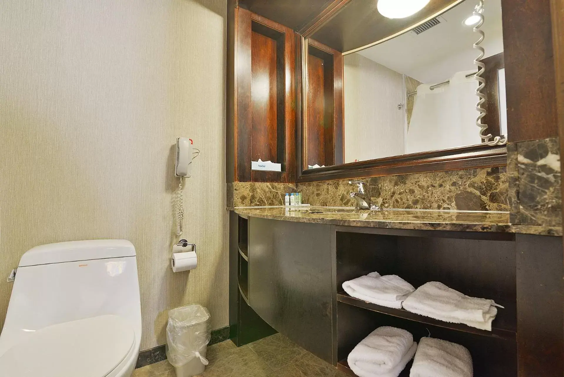 Bathroom in Woodbine Hotel & Suites