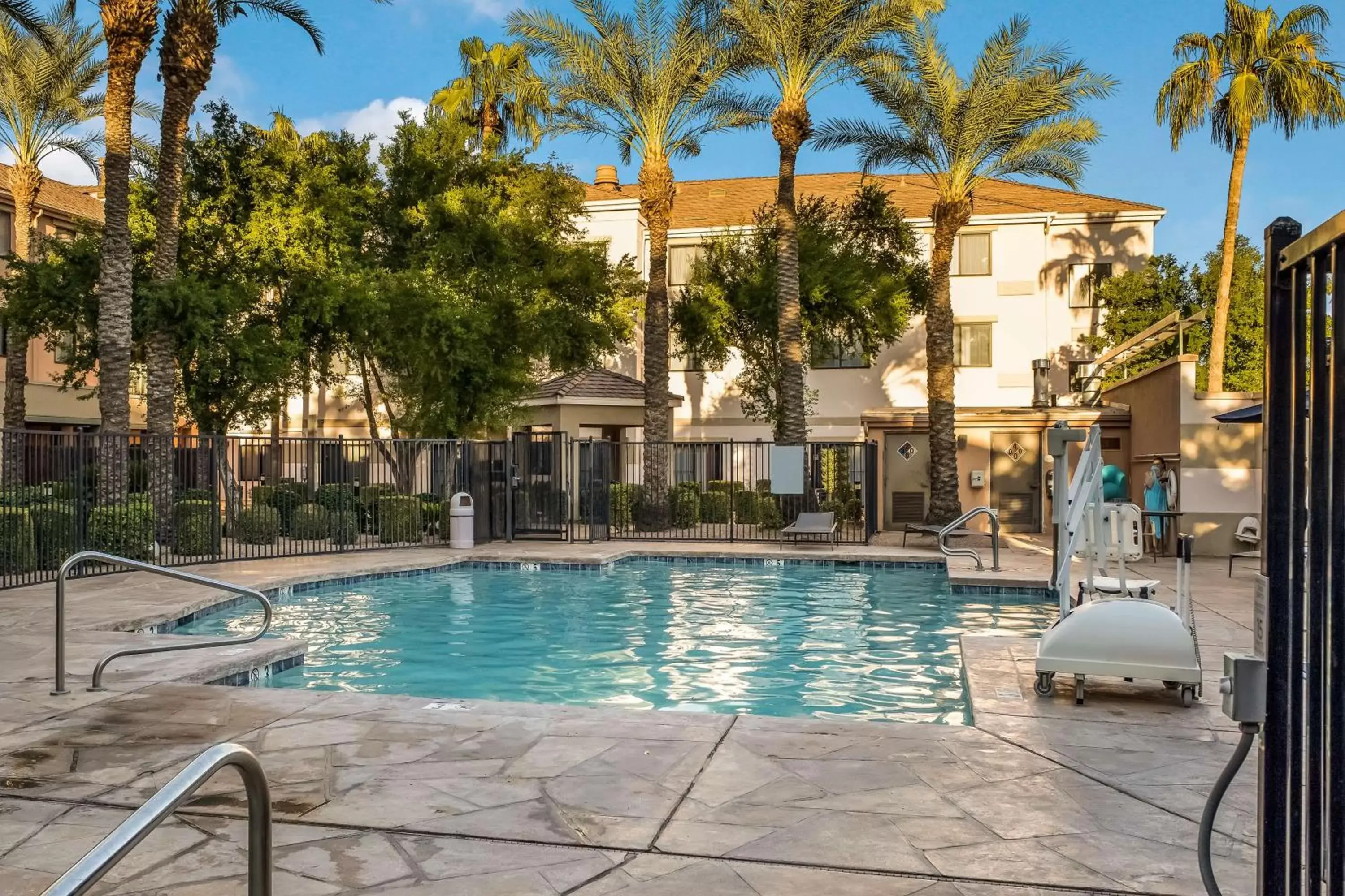 Pool view, Swimming Pool in Sonesta Select Phoenix Chandler