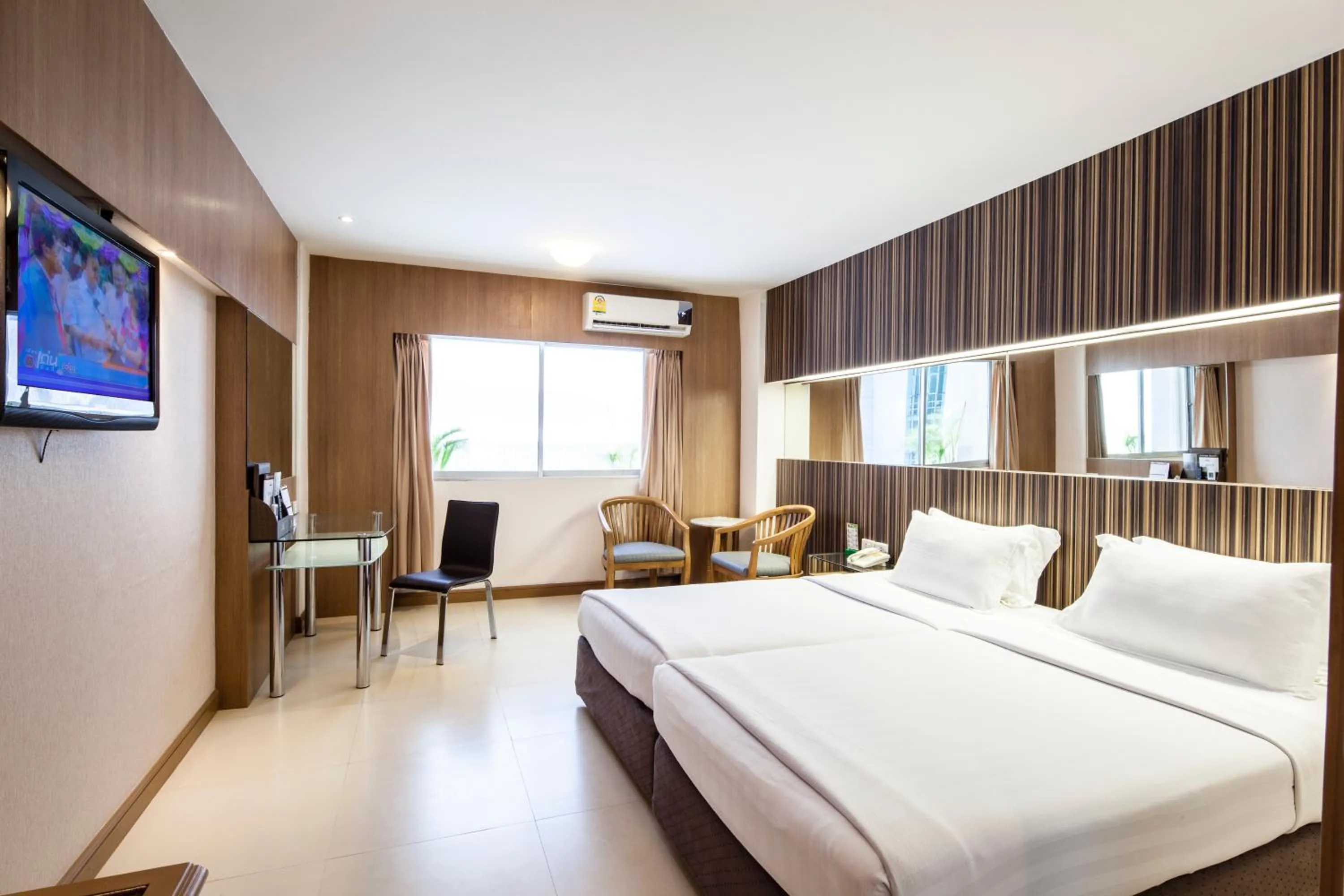 Photo of the whole room, Bed in Golden City Rayong Hotel