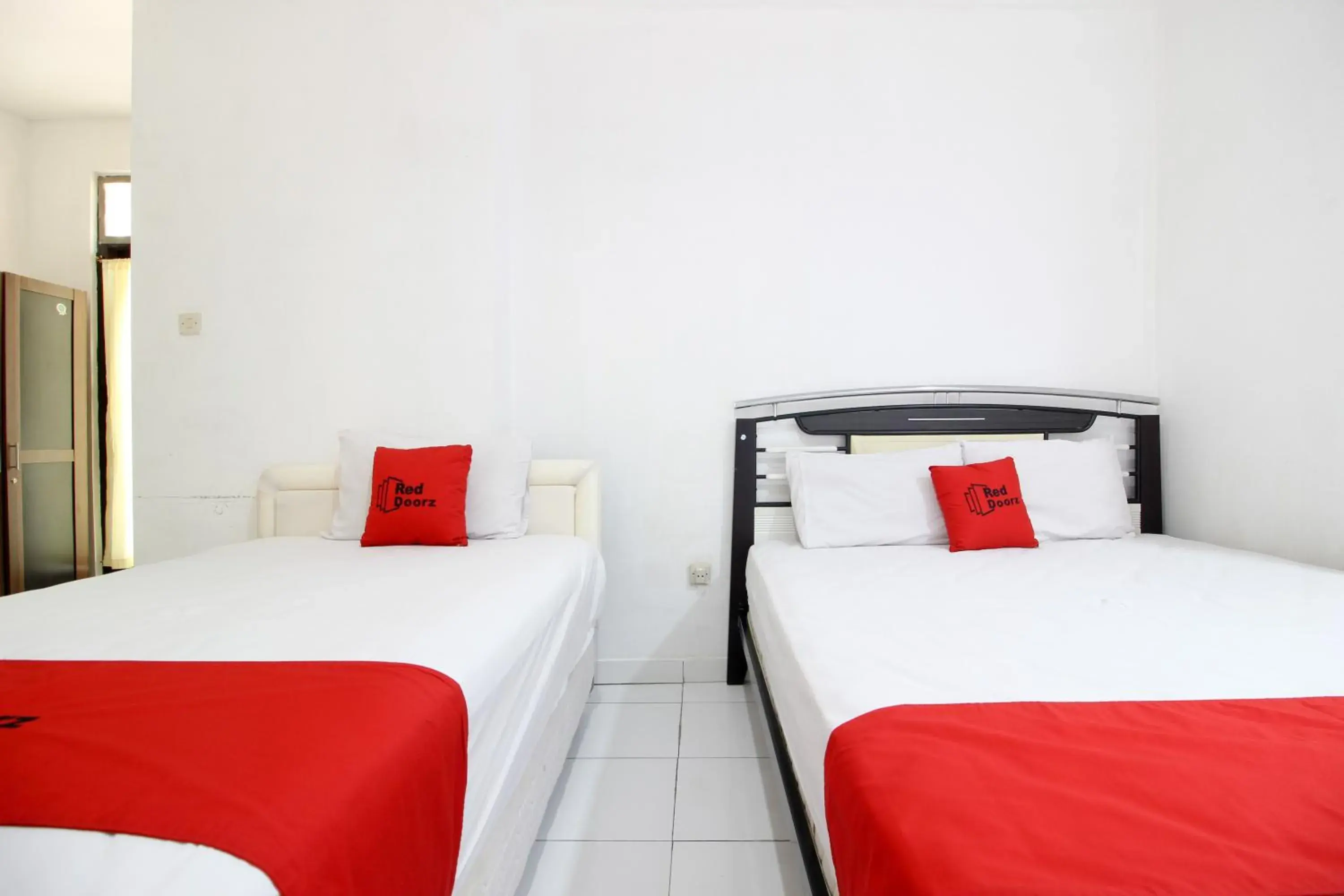 Bedroom, Bed in RedDoorz near RS Sarjito Yogyakarta 2