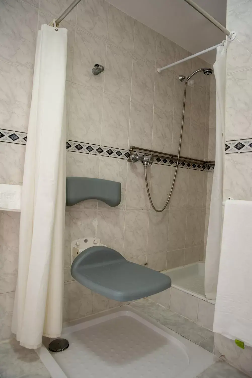 Shower, Bathroom in Hotel Quinta do Viso