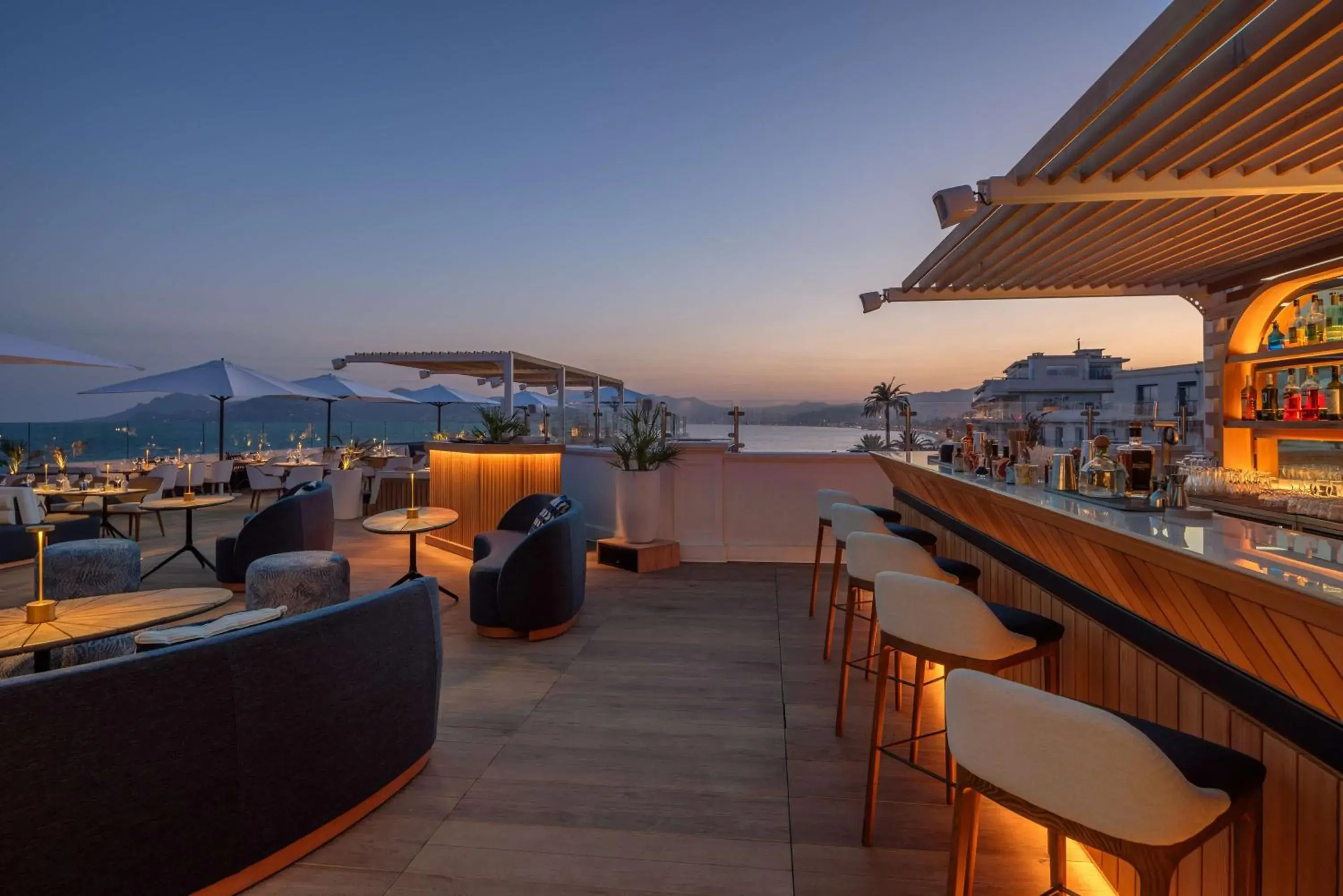 Lounge or bar in Canopy by Hilton Cannes