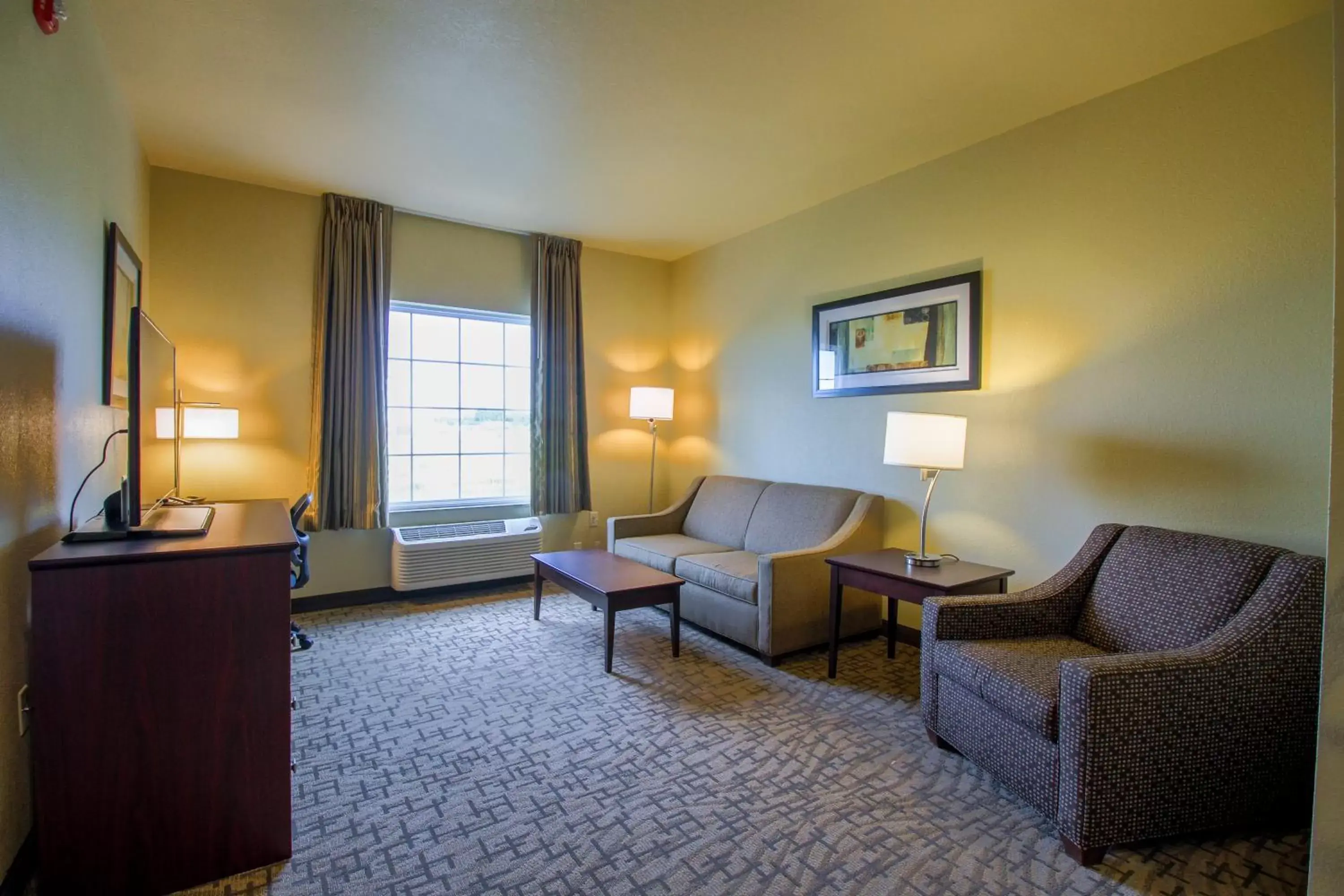 Living room, Lounge/Bar in Cobblestone Hotel & Suites - Devils Lake