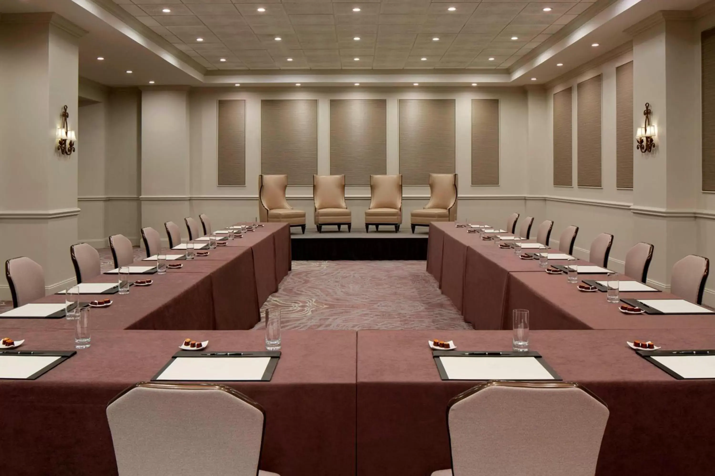 Meeting/conference room in Courtyard by Marriott New Orleans French Quarter/Iberville