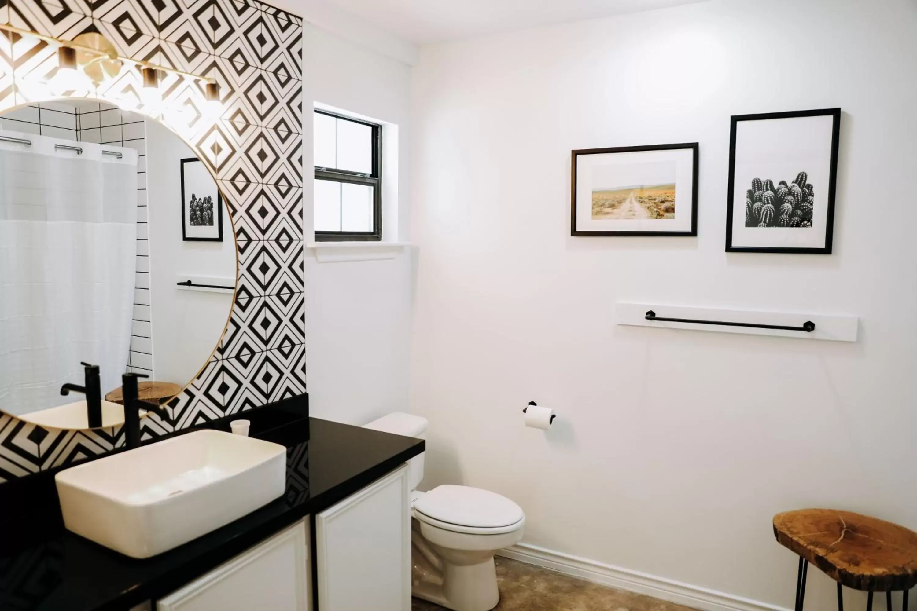 Bathroom in Wimberley Inn & bar Bathroom in Wimberley Inn & bar