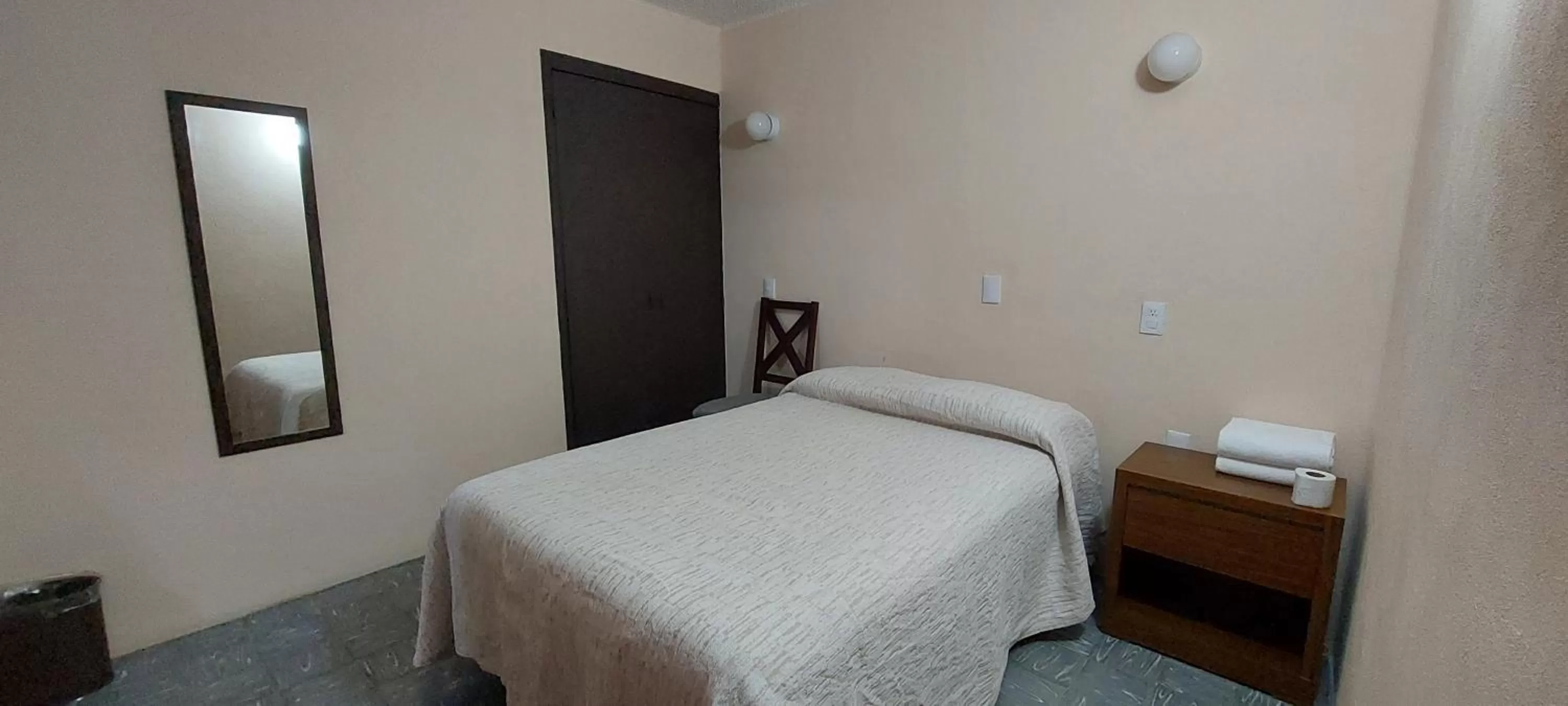 Photo of the whole room, Bed in Residencias Señorial