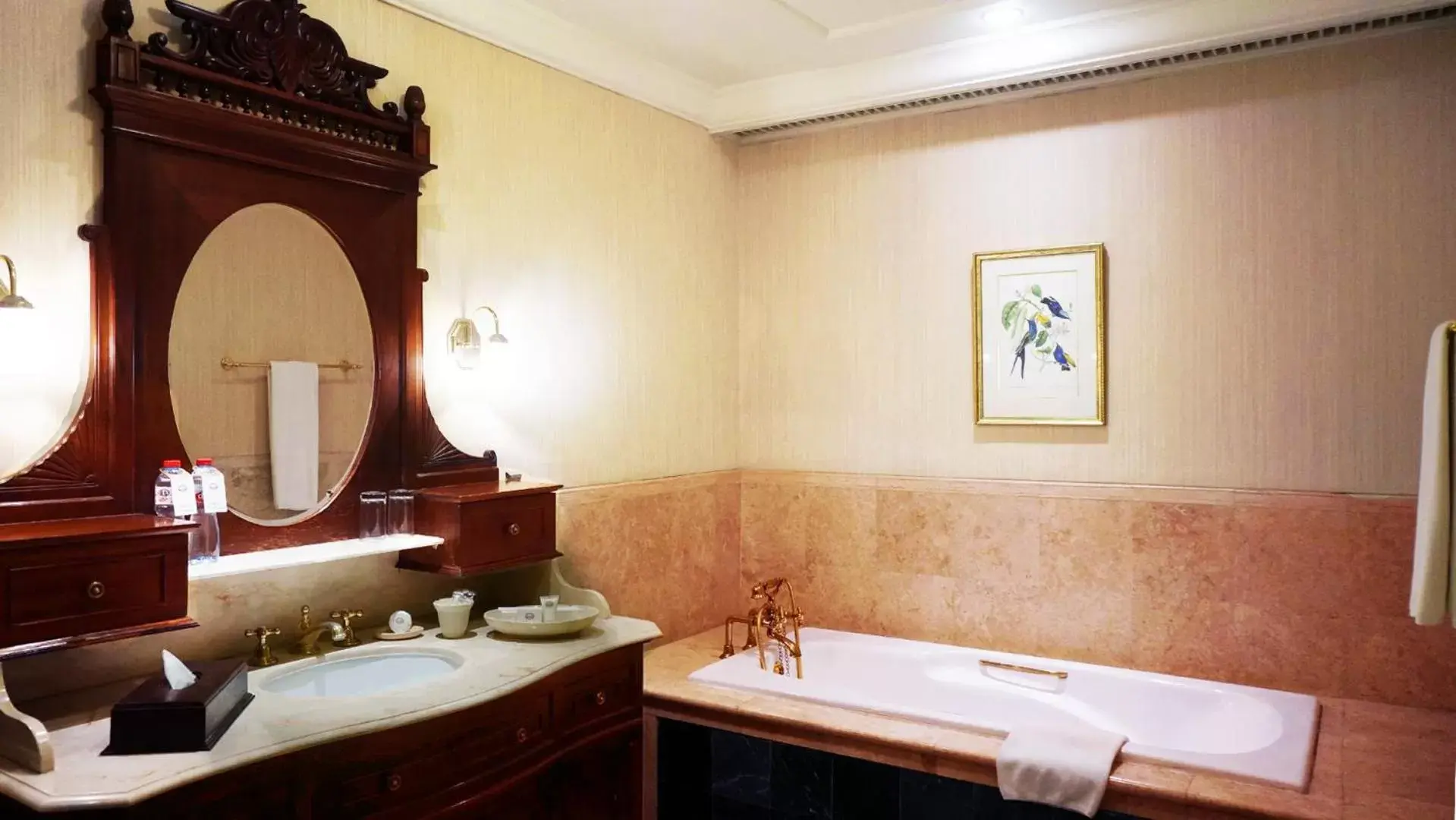 Bathroom in Hotel Majapahit Surabaya MGallery