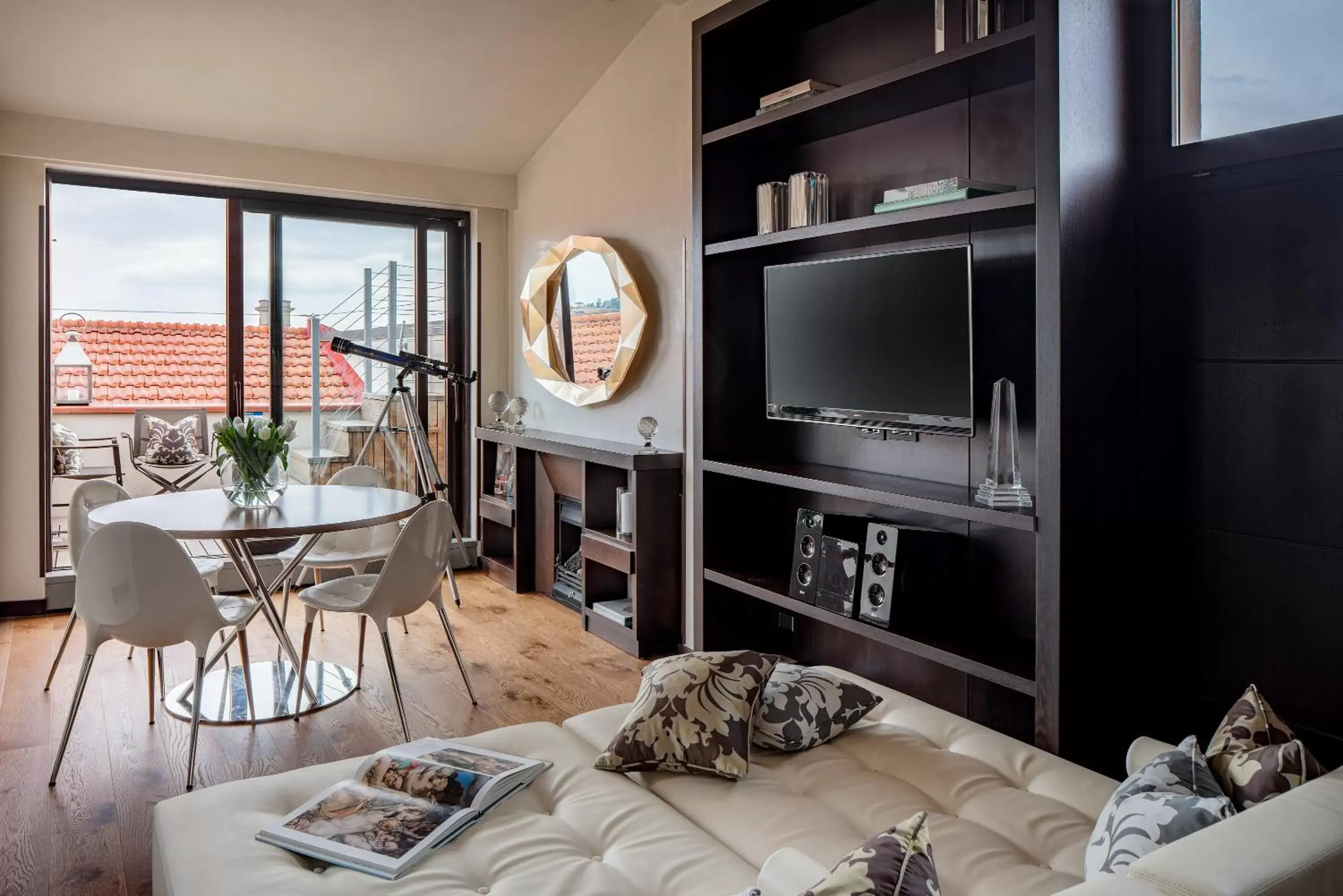 Living room, TV/Entertainment Center in Repubblica Firenze Luxury Apartments UNA Esperienze