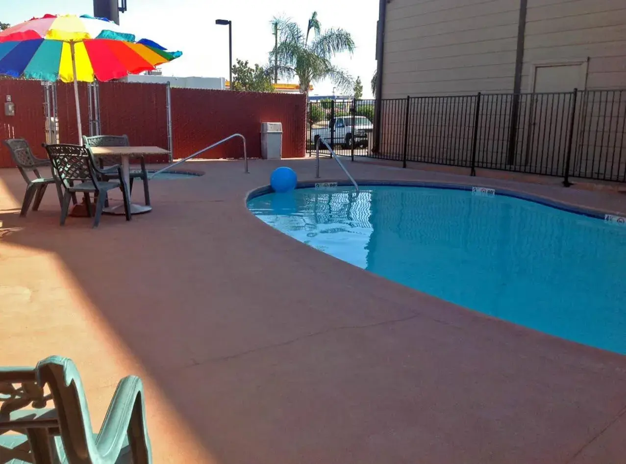 Swimming Pool in Studio 6 Suites Delano, CA
