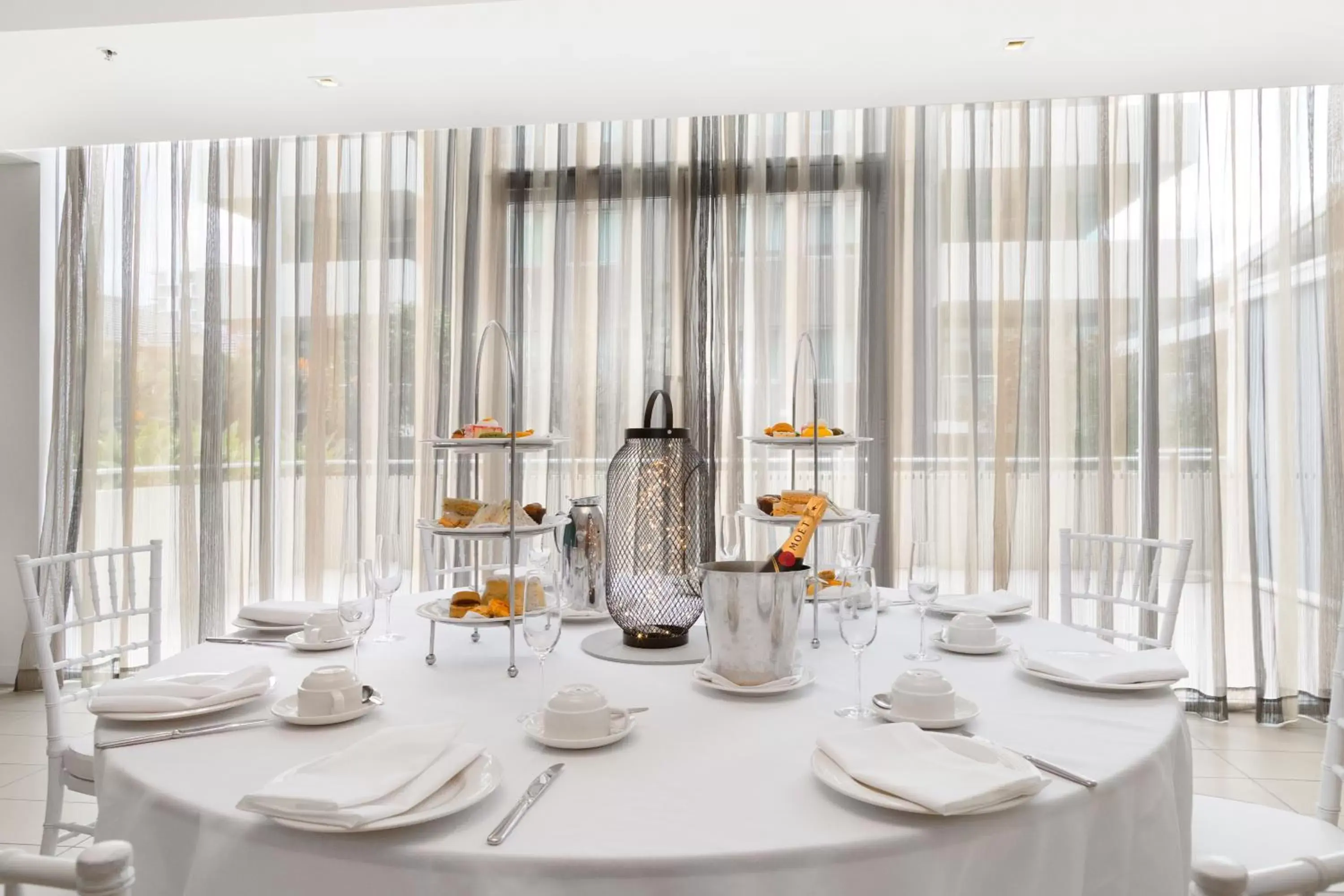 Banquet/Function facilities, Restaurant/Places to Eat in Sage Hotel Wollongong