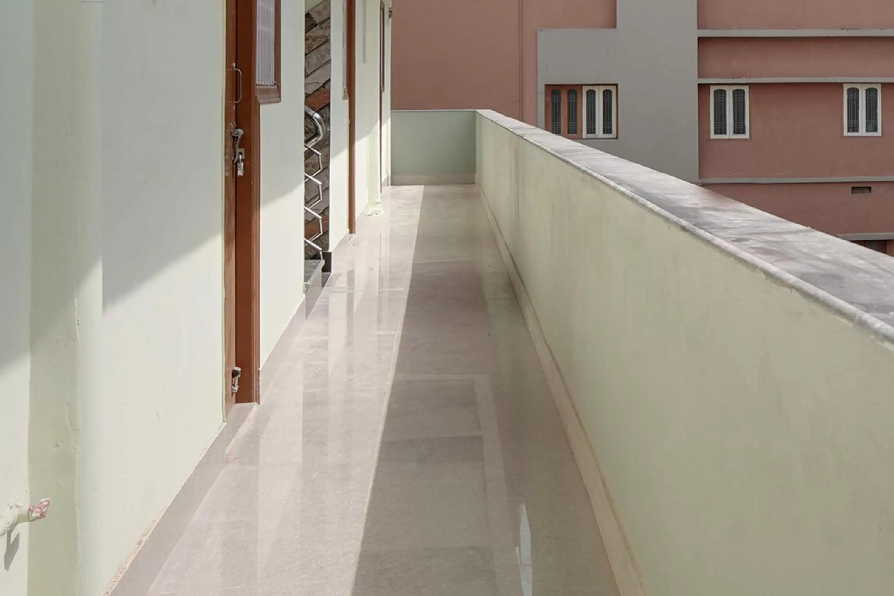 Lobby or reception, Balcony/Terrace in OYO Flagship Hotel Kashyap Inn