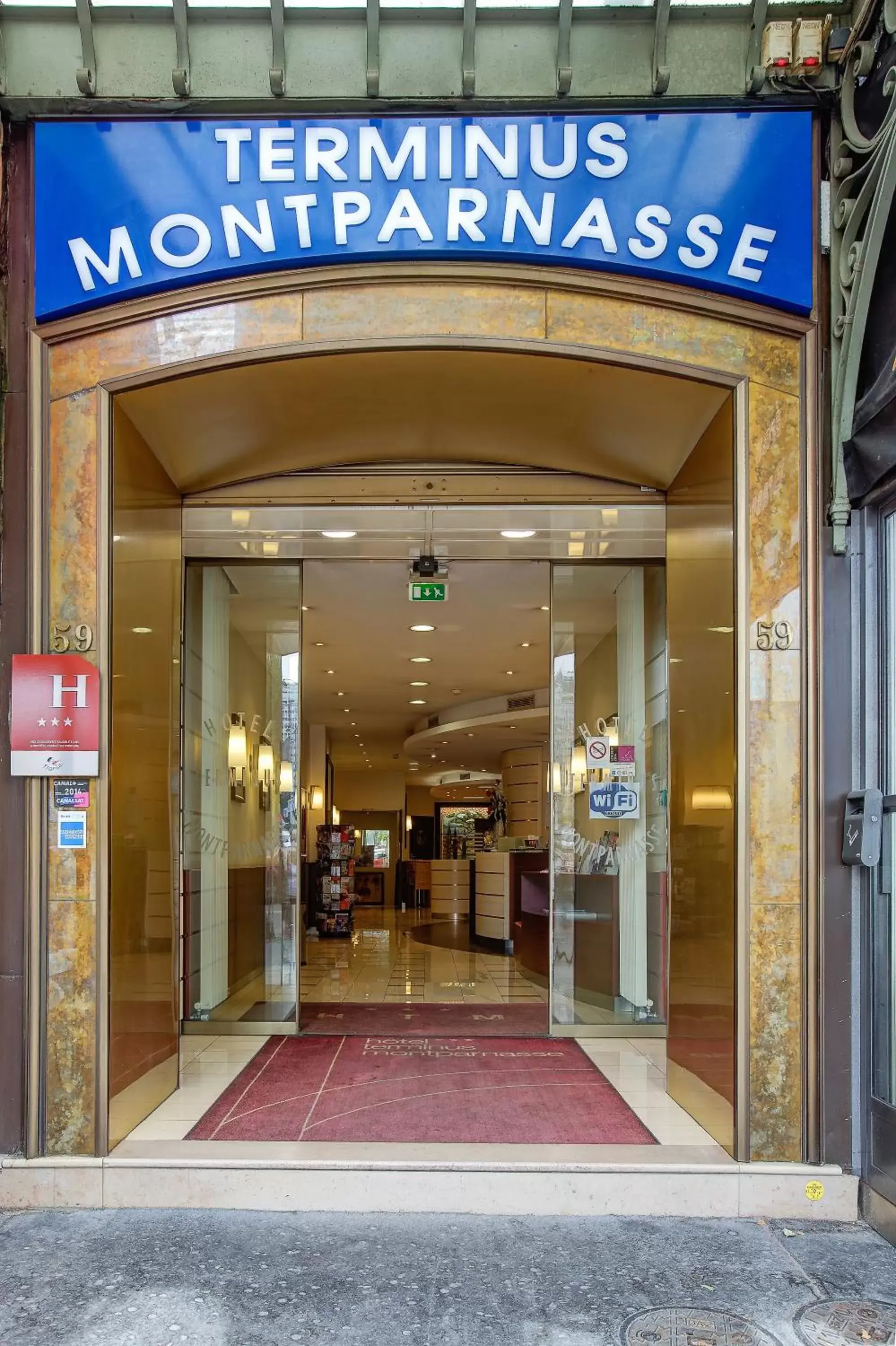 Facade/entrance in Hotel Terminus Montparnasse