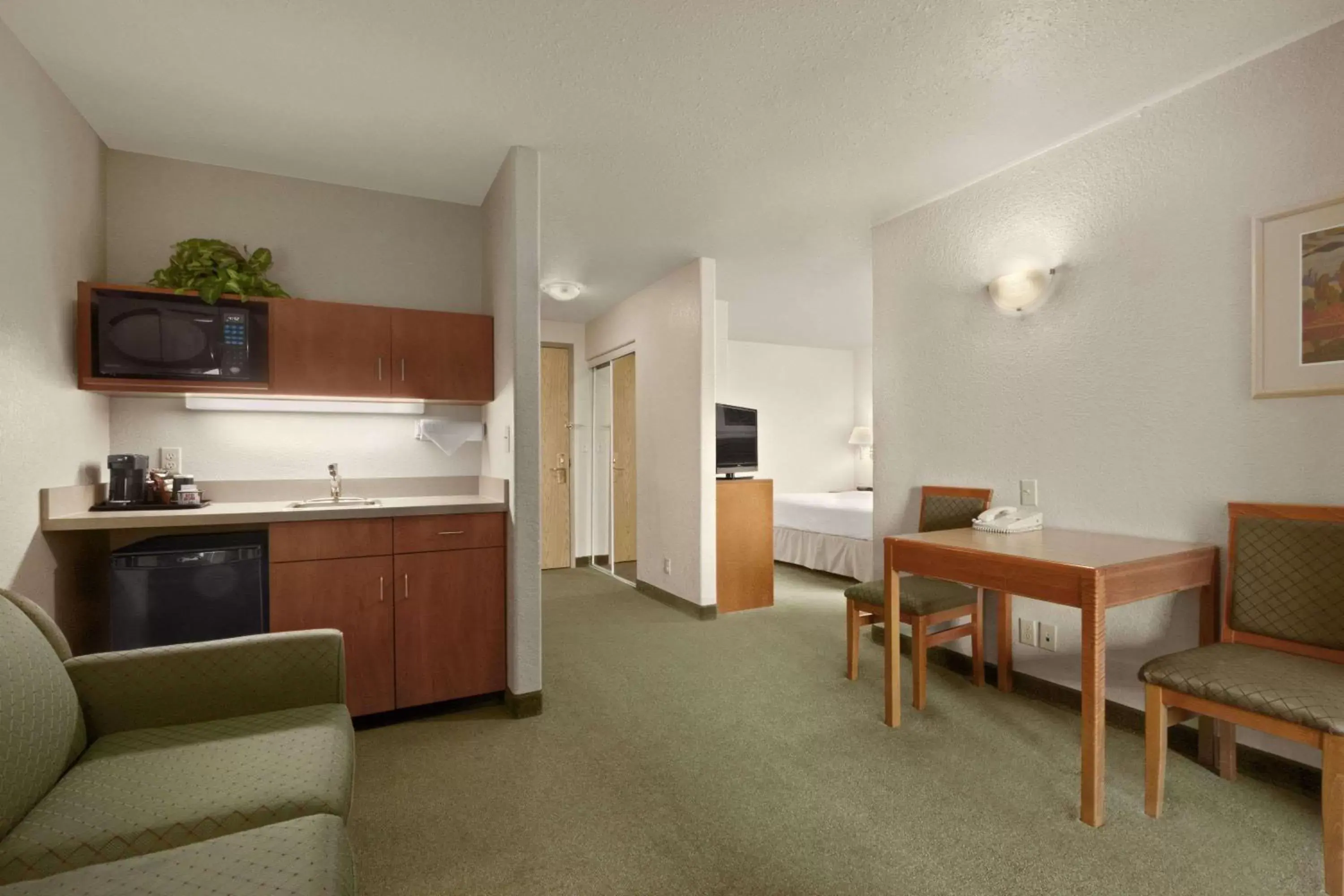 Photo of the whole room, Kitchen/Kitchenette in Days Inn by Wyndham Red Deer