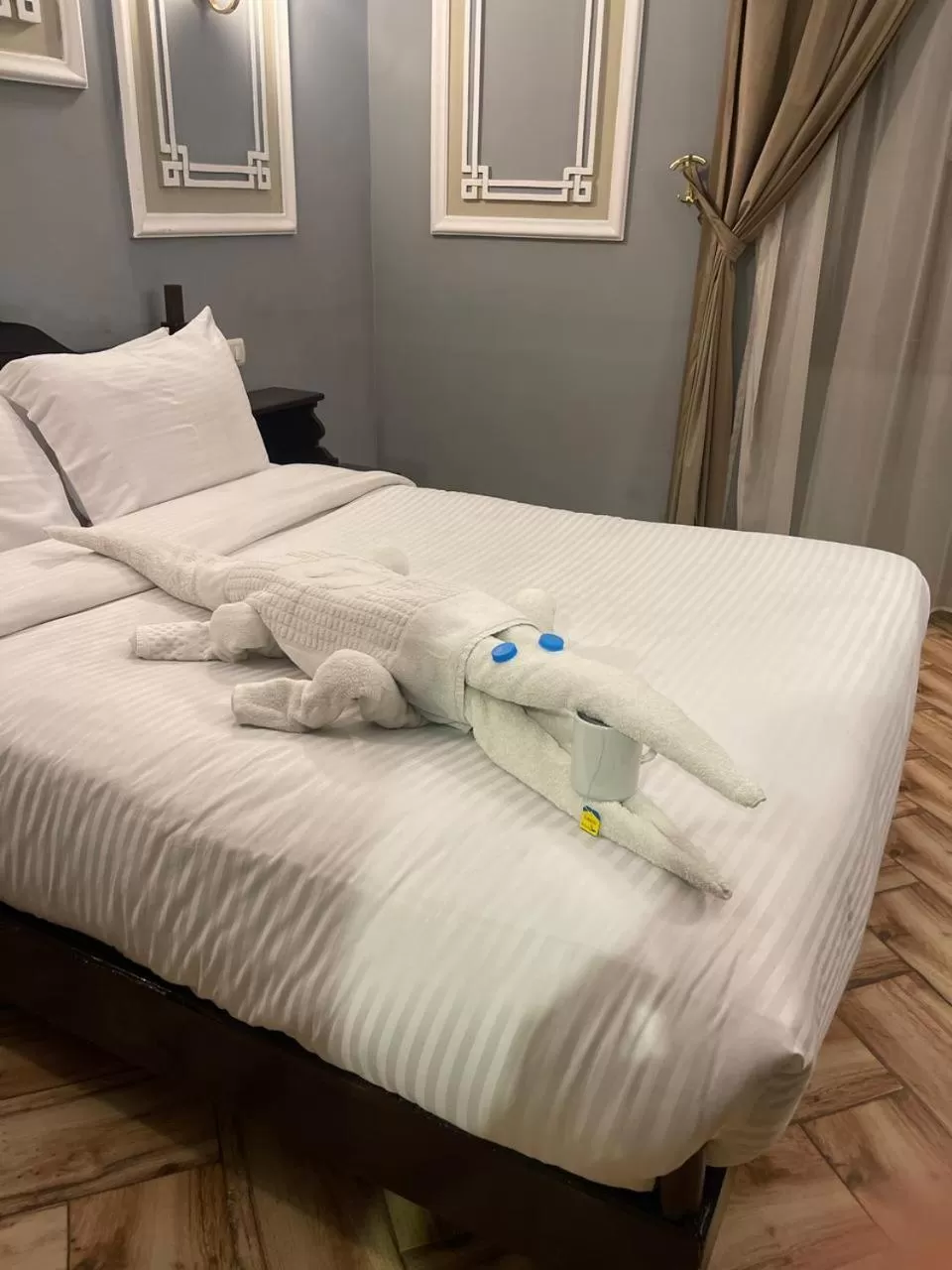 Bedroom, Bed in Cosmopolitan hotel